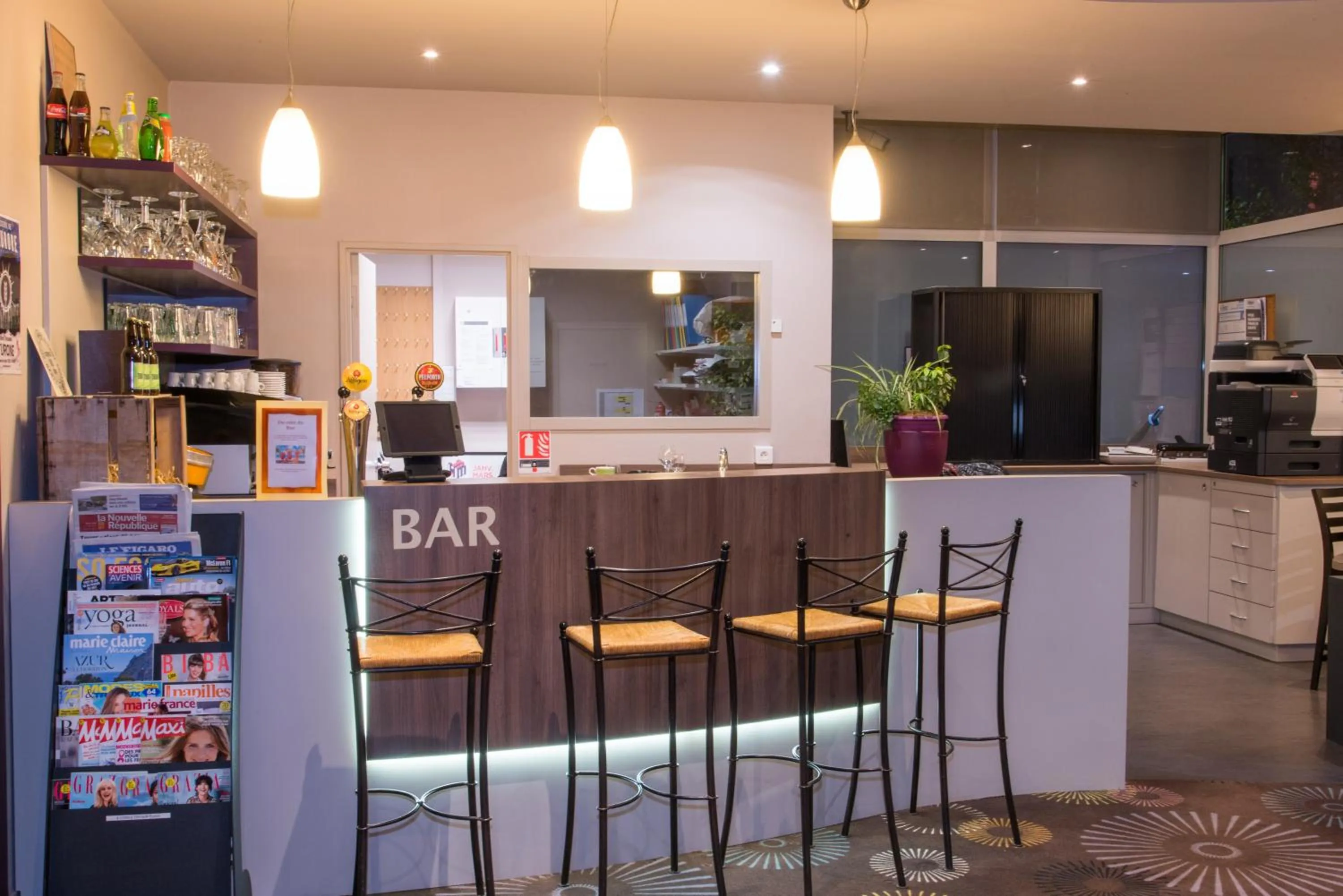 Lounge or bar in Brit Hotel Tours Sud – Le Cheops