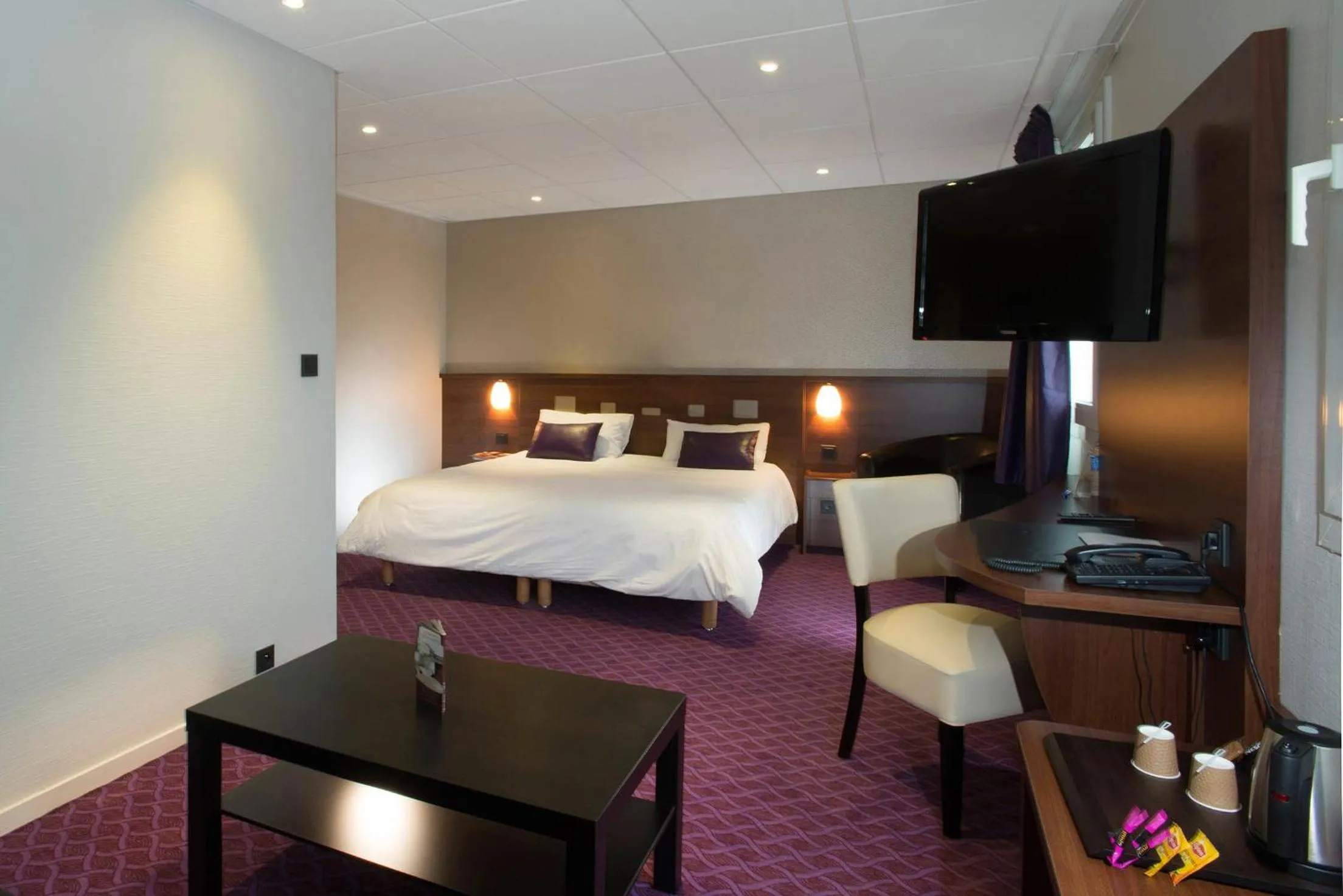 Bedroom, Bed in Brit Hotel Tours Sud – Le Cheops