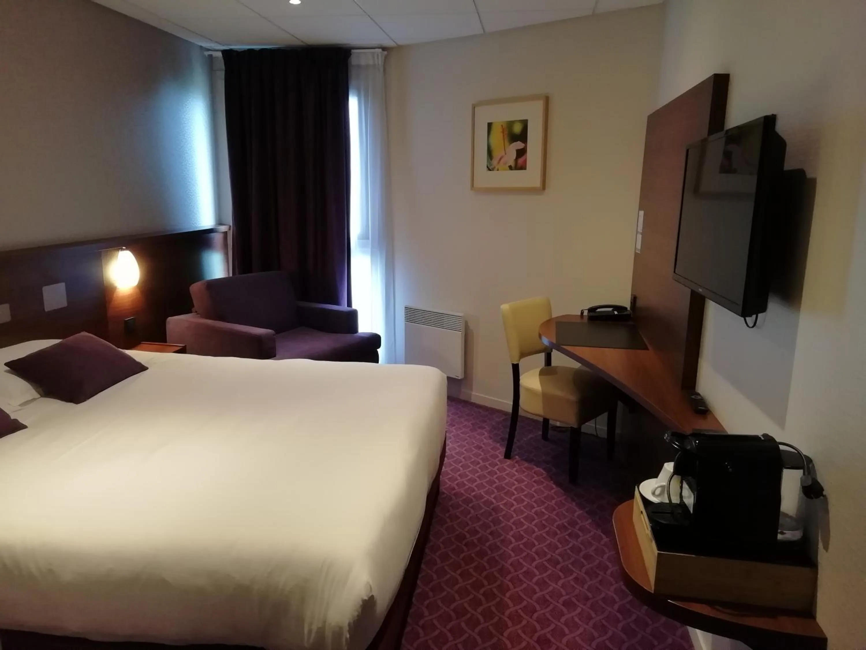 Bedroom, Bed in Brit Hotel Tours Sud – Le Cheops