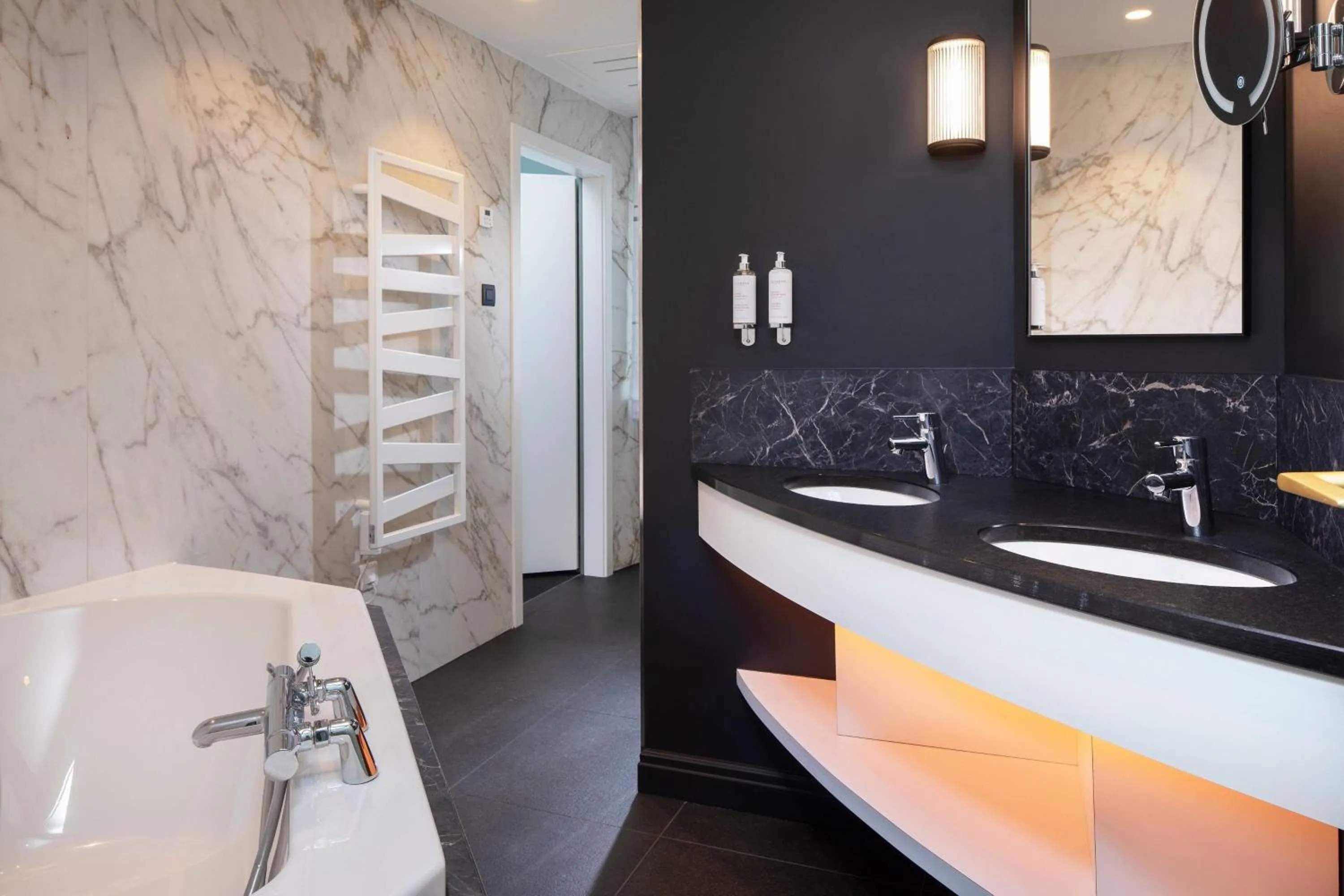 Bathroom in Maison Rouge Strasbourg Hotel & Spa, Autograph Collection