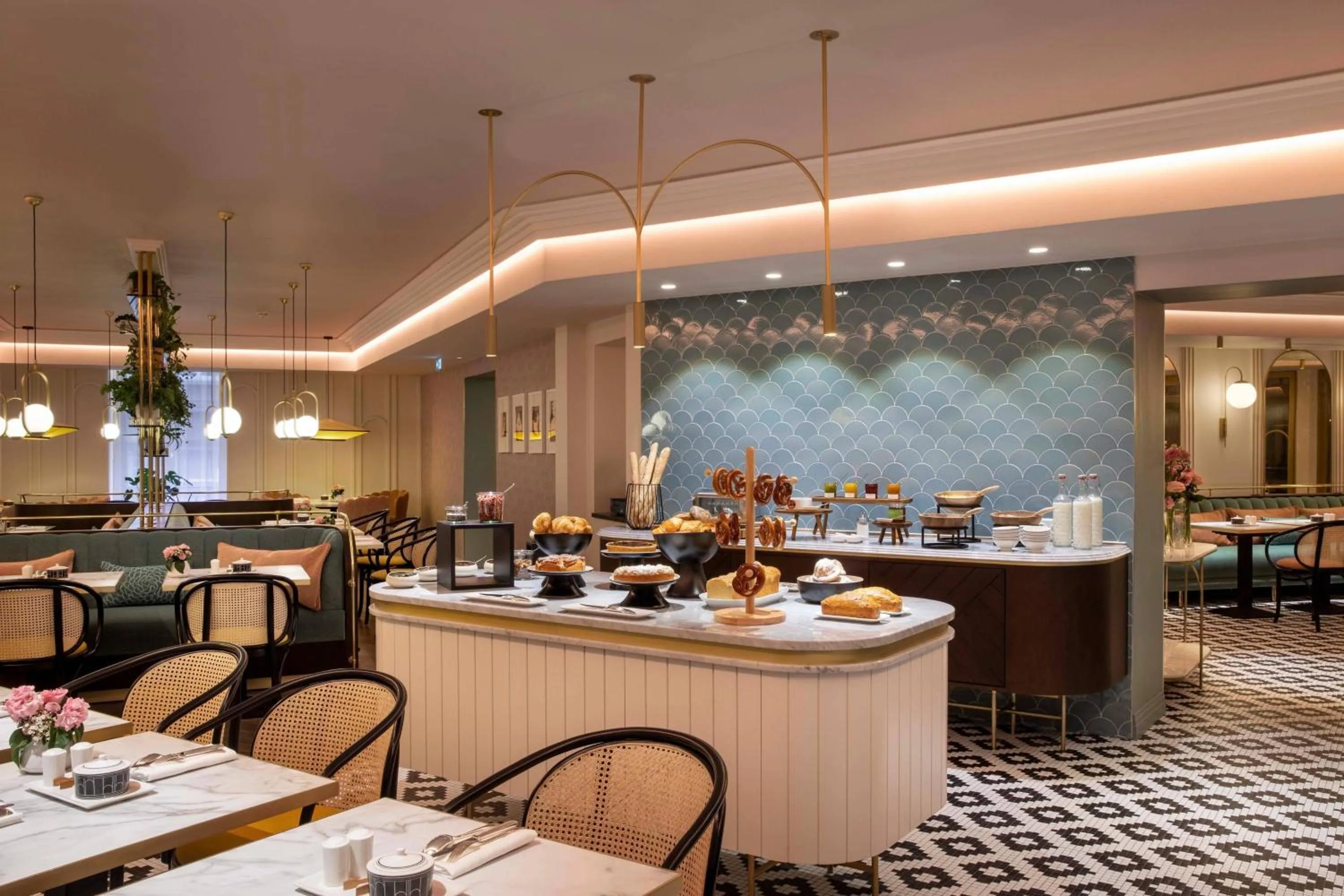 Breakfast in Maison Rouge Strasbourg Hotel & Spa, Autograph Collection