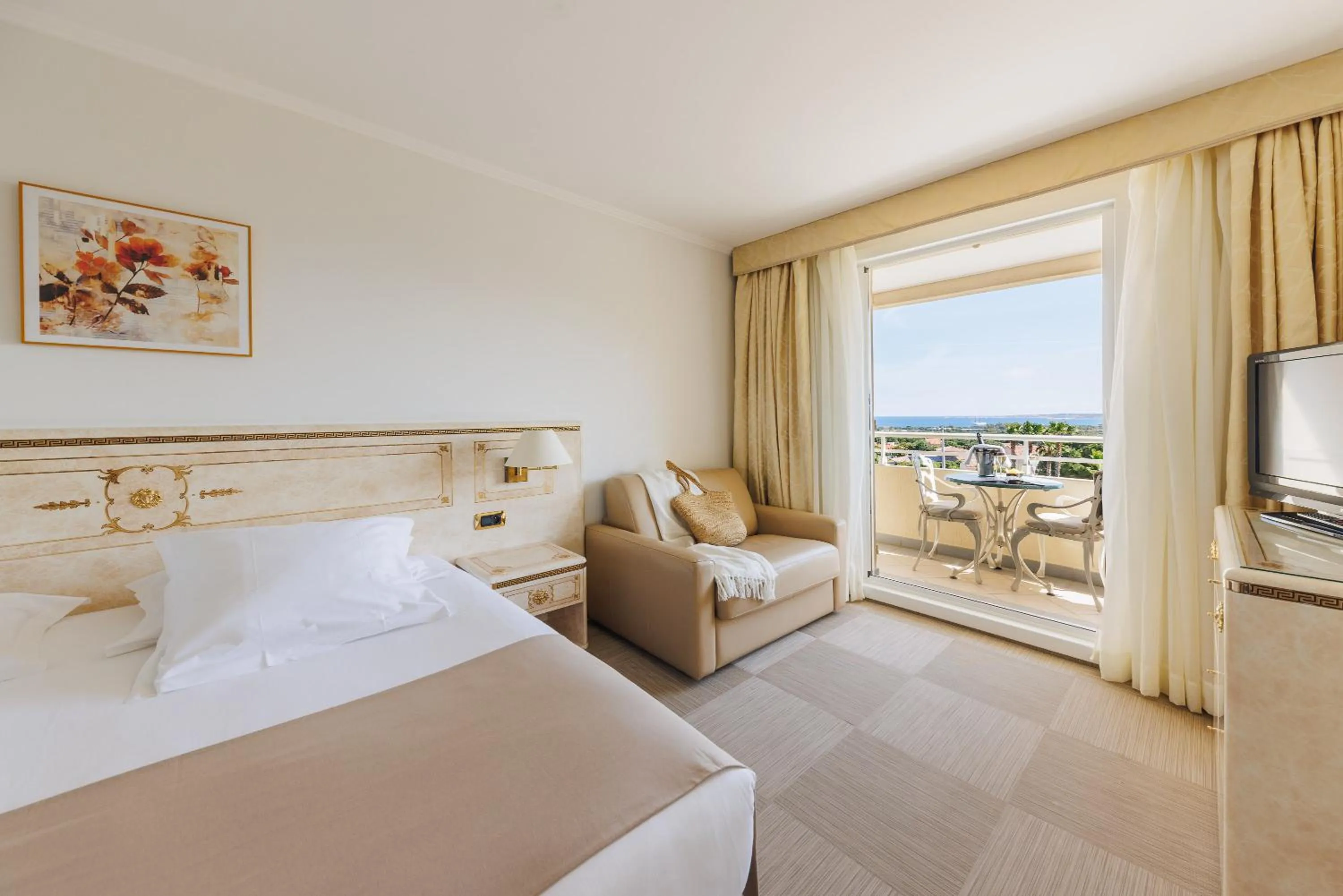 Bed in Hotel Corsica & Spa Serena