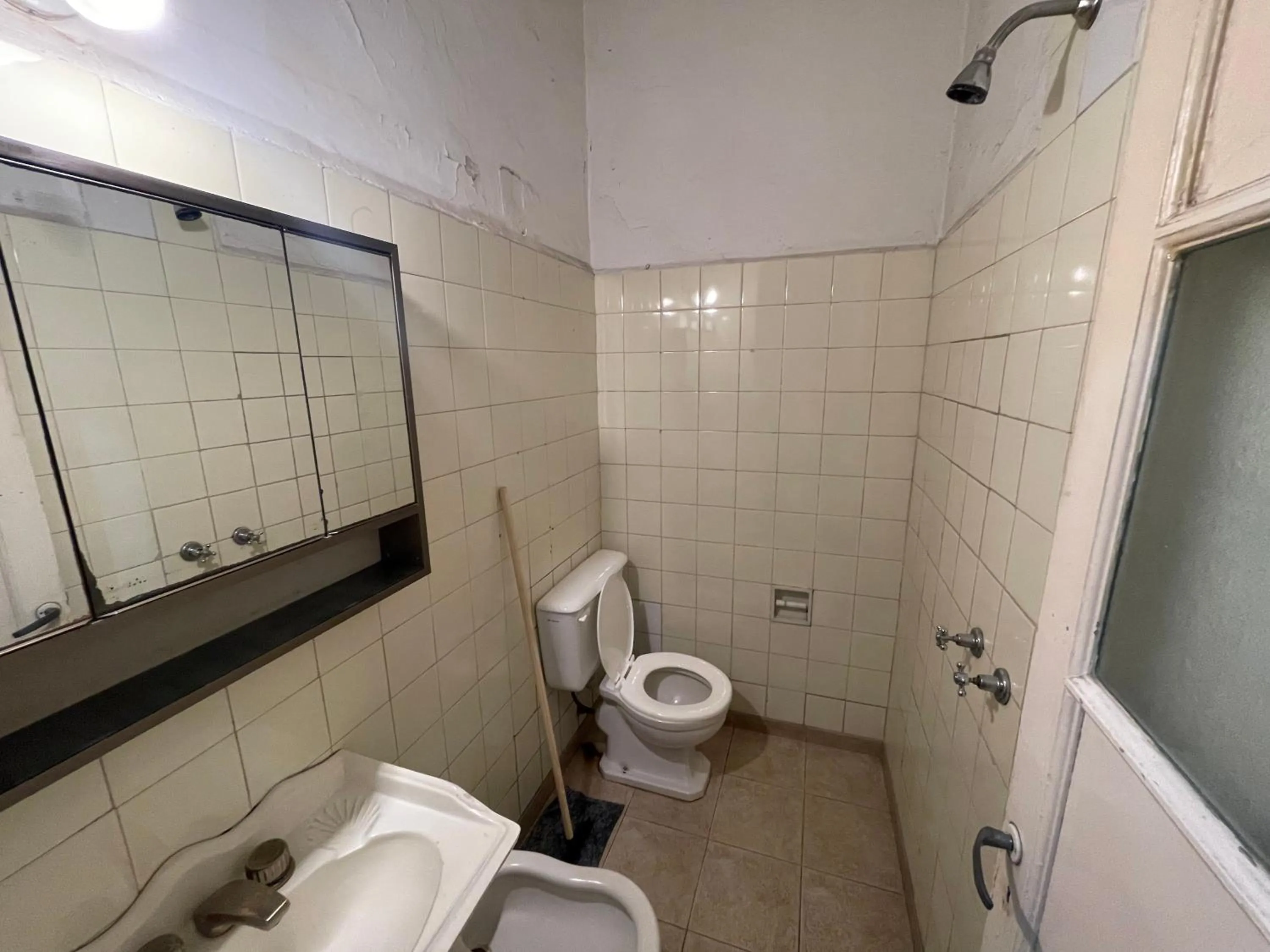 Shower in Sevilla Home Hotel