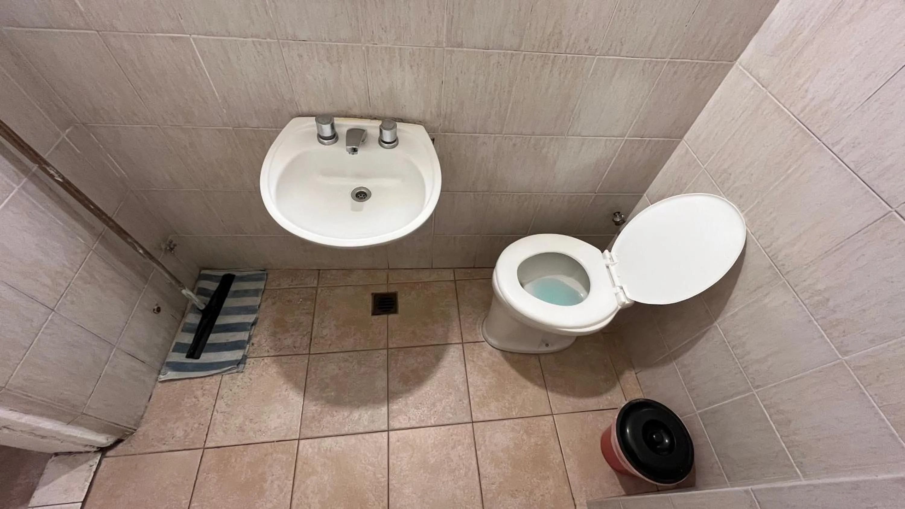 Bathroom in Sevilla Home Hotel