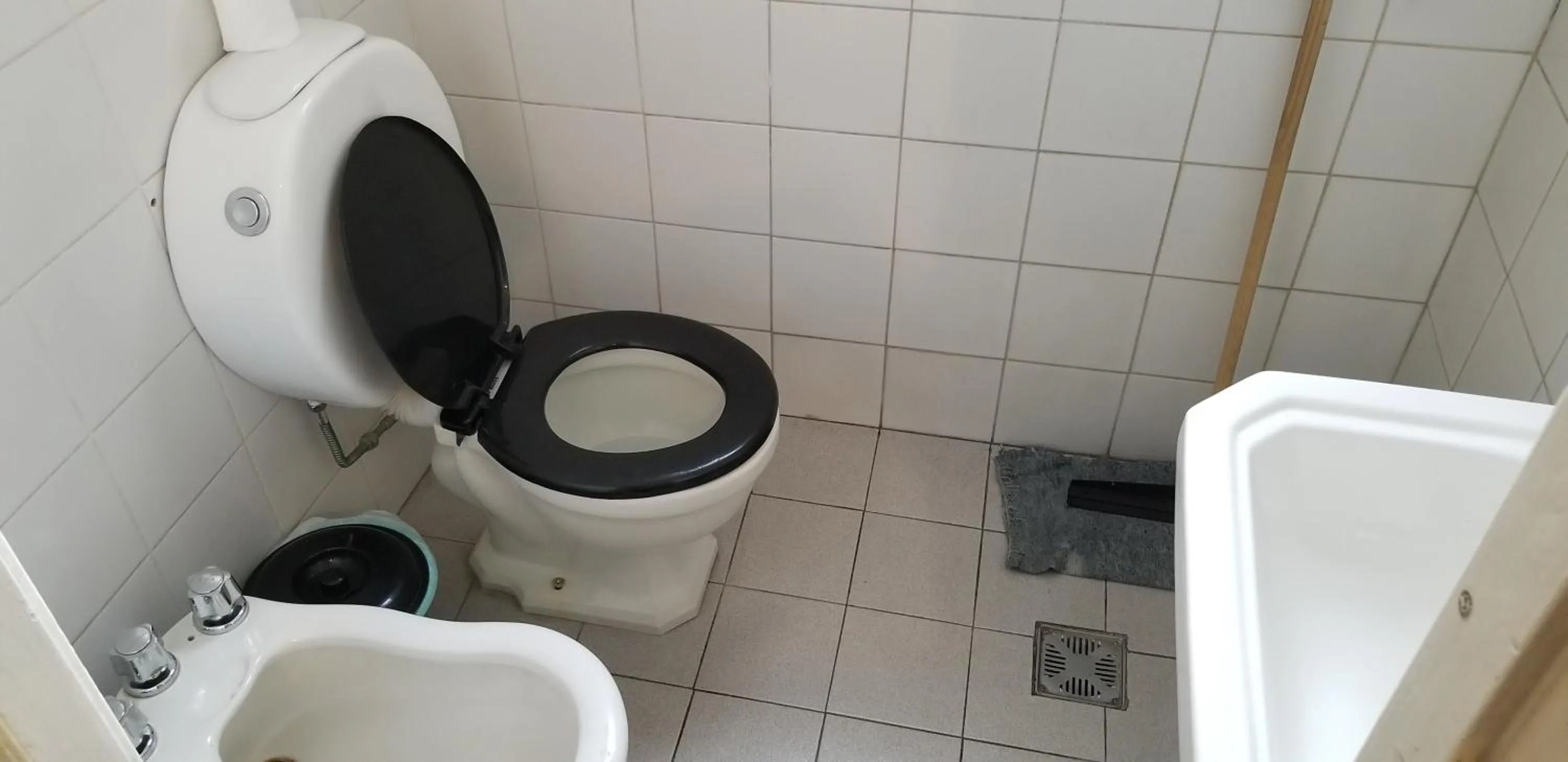 Toilet in Sevilla Home Hotel