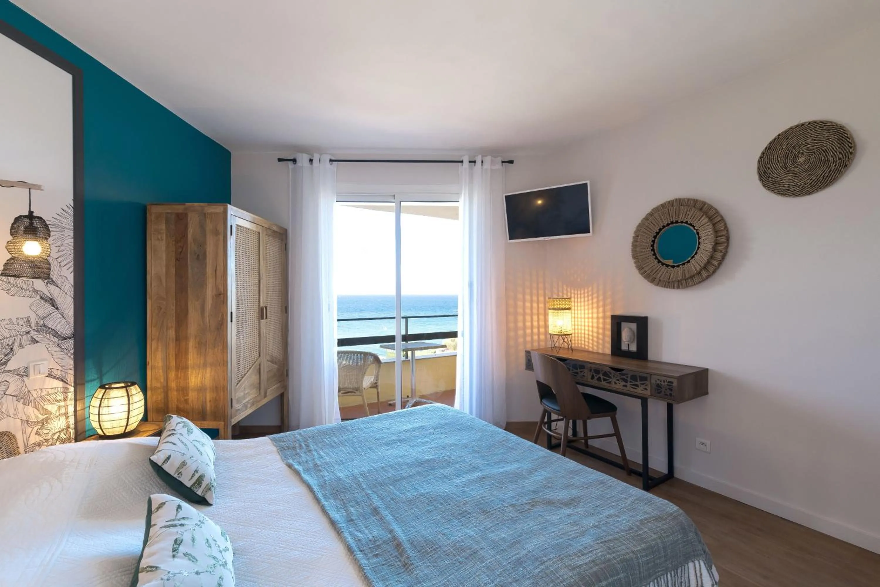Bed in "Cap Riviera" Hotel & Restaurant Saint Aygulf