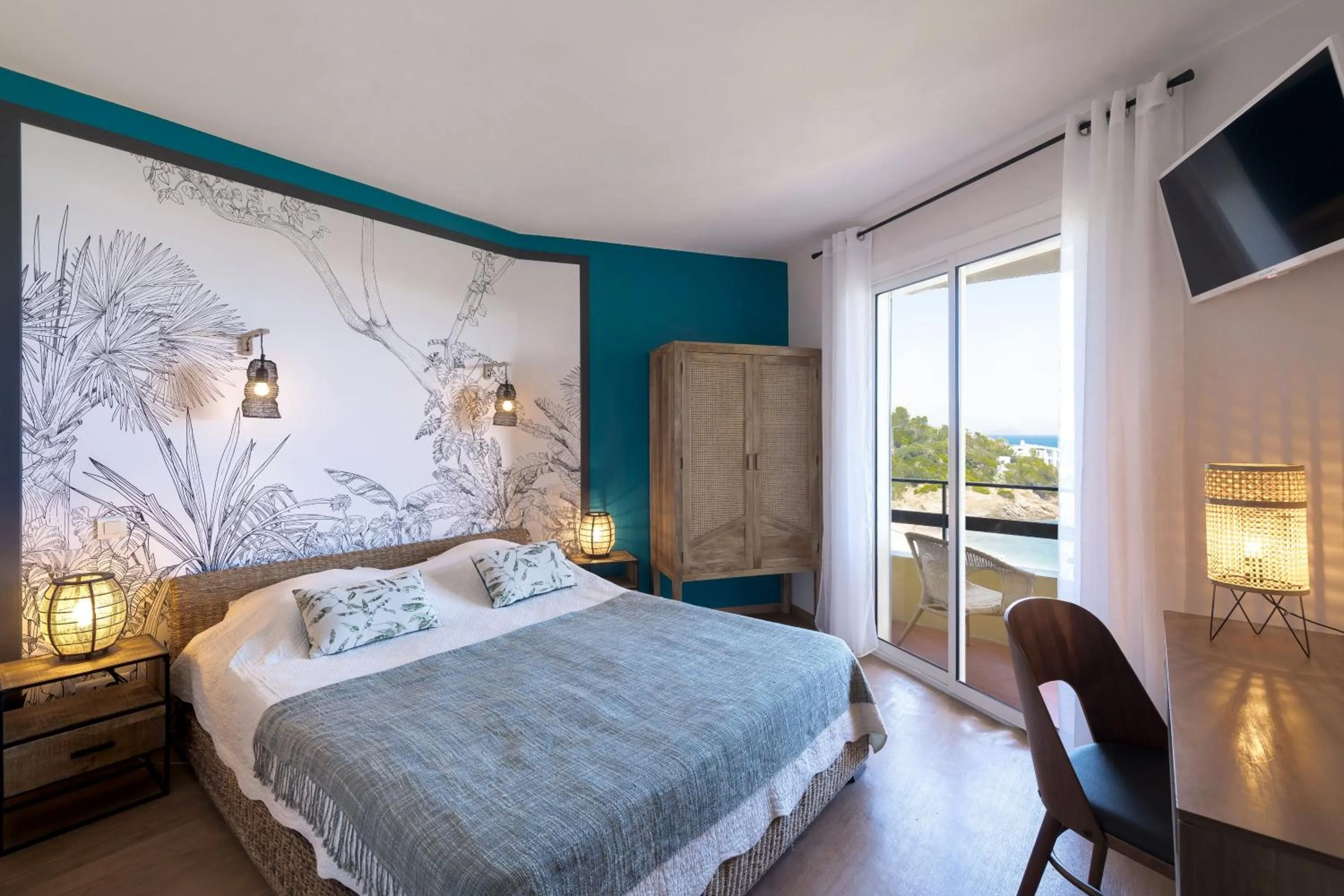 Bed in "Cap Riviera" Hotel & Restaurant Saint Aygulf