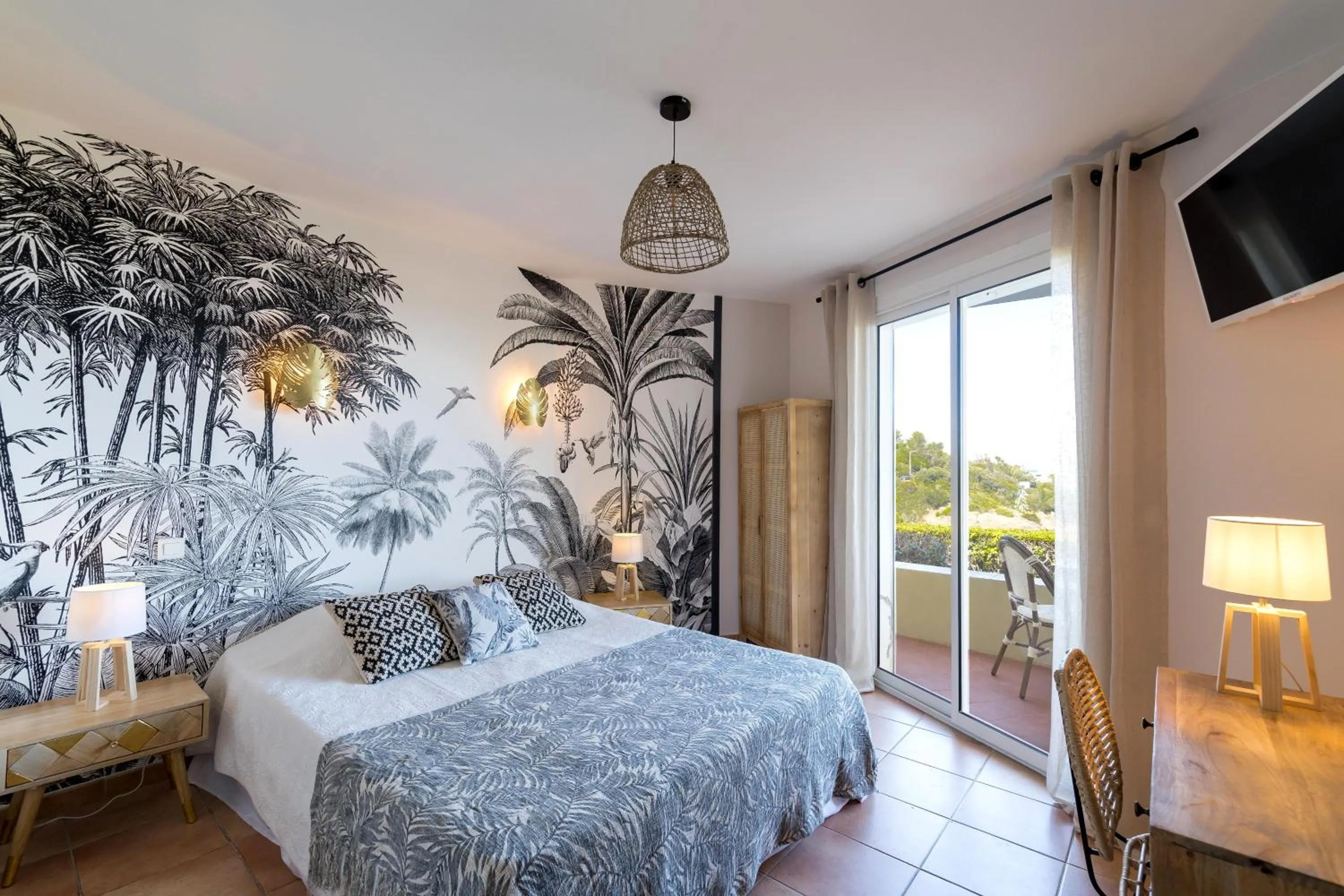 Bed in "Cap Riviera" Hotel & Restaurant Saint Aygulf