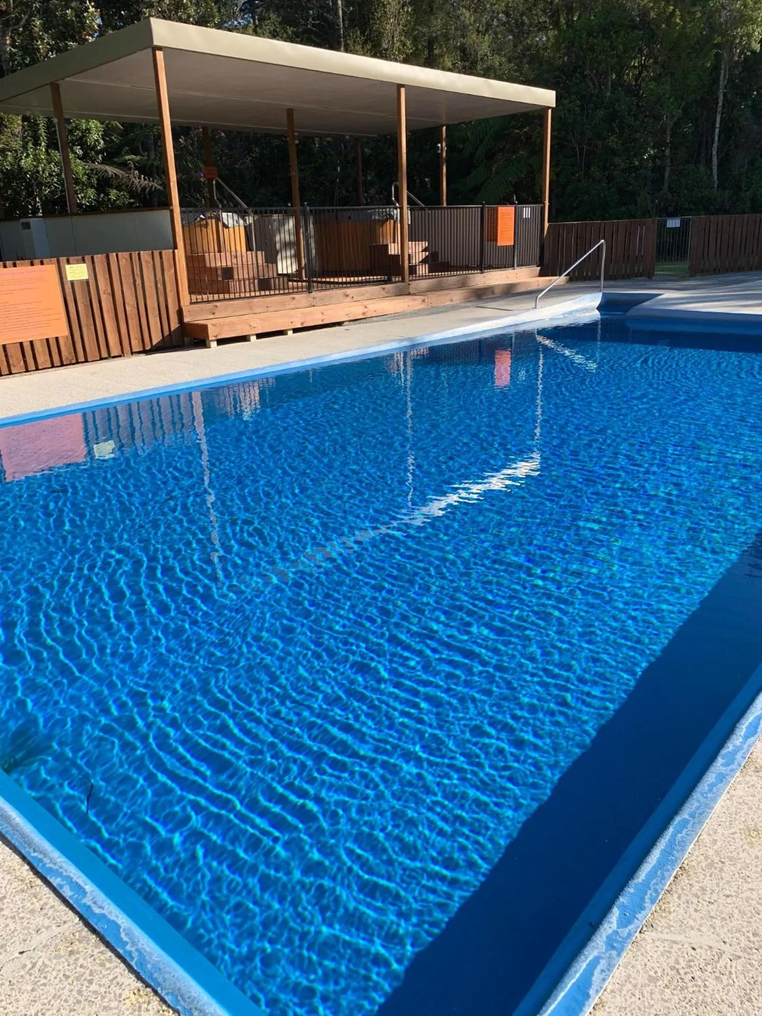 Swimming pool in Sapphire Springs Holiday Park and Thermal Pools