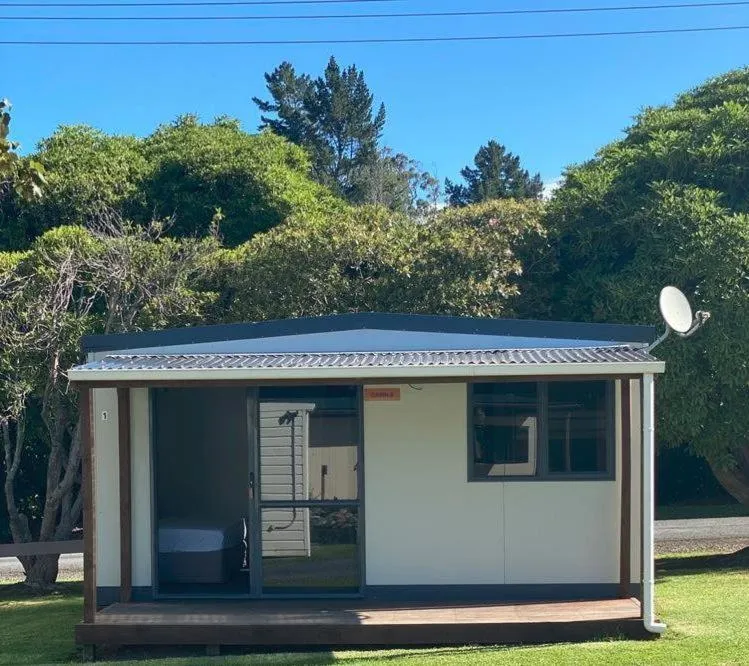 Photo of the whole room in Sapphire Springs Holiday Park and Thermal Pools