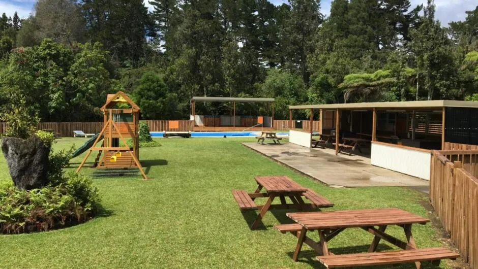BBQ facilities in Sapphire Springs Holiday Park and Thermal Pools