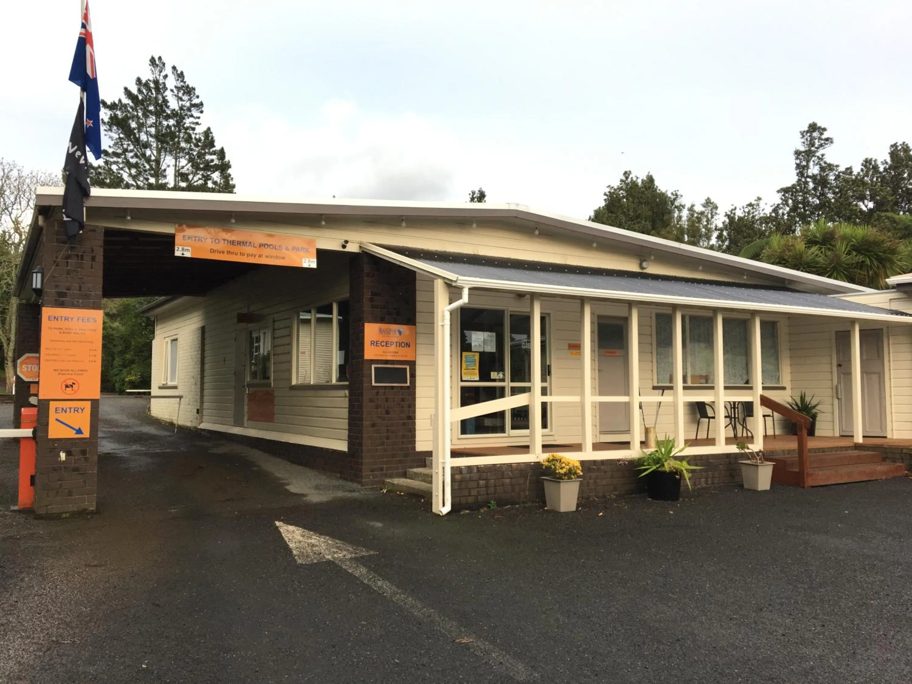 Property building in Sapphire Springs Holiday Park and Thermal Pools