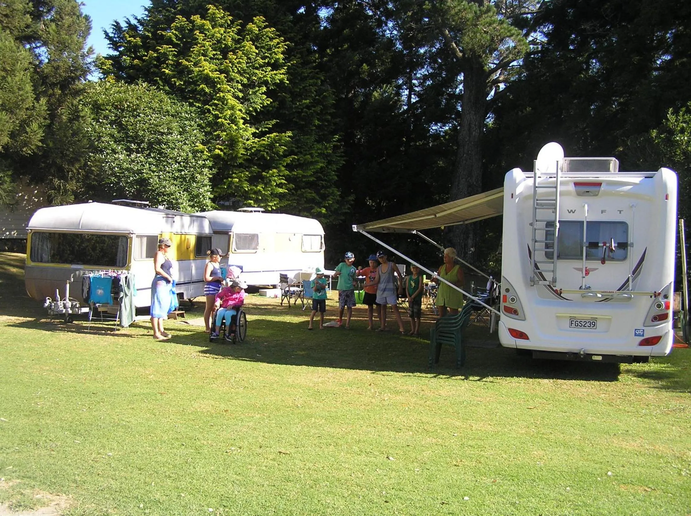 People in Sapphire Springs Holiday Park and Thermal Pools