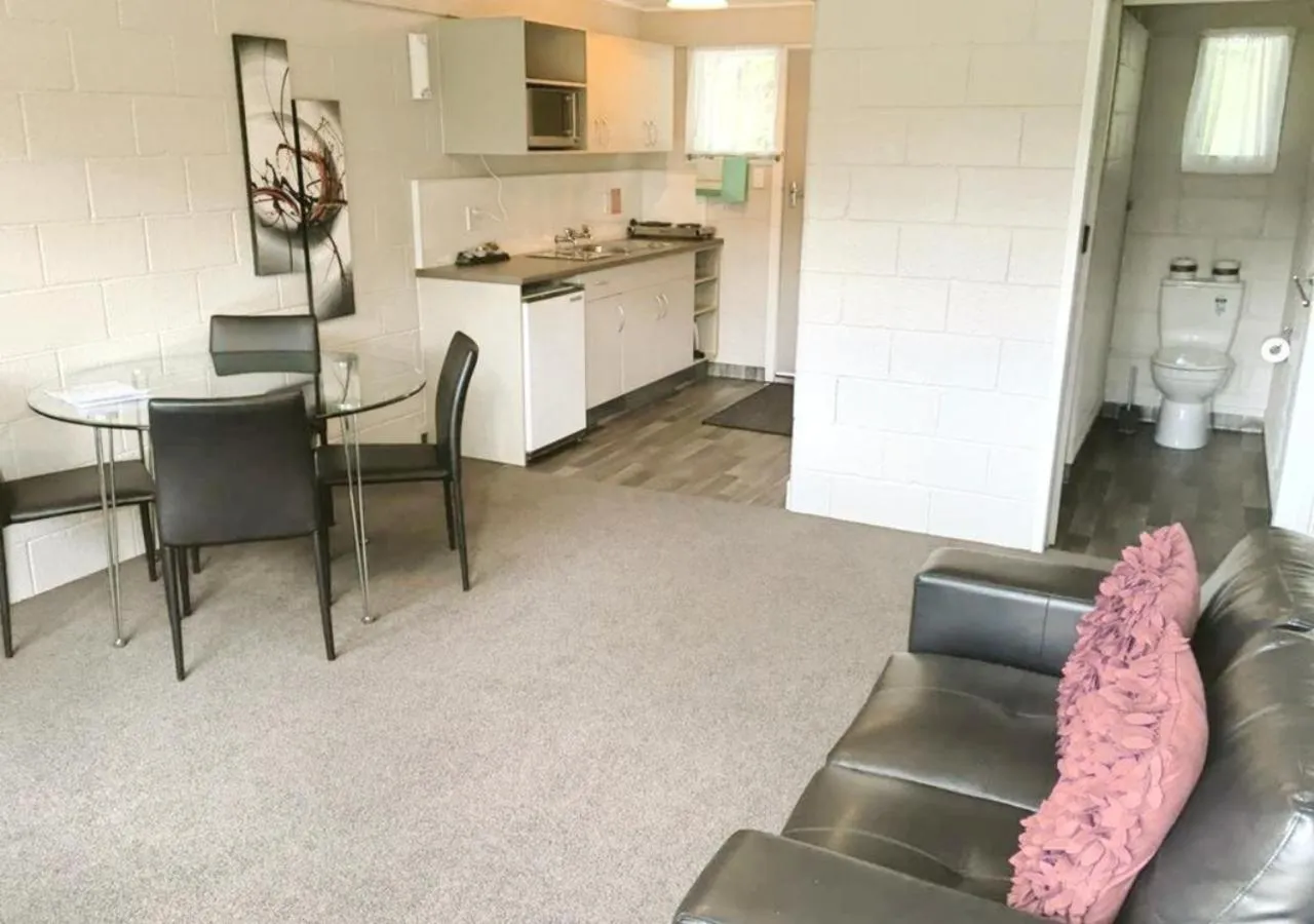 Kitchen or kitchenette in Sapphire Springs Holiday Park and Thermal Pools