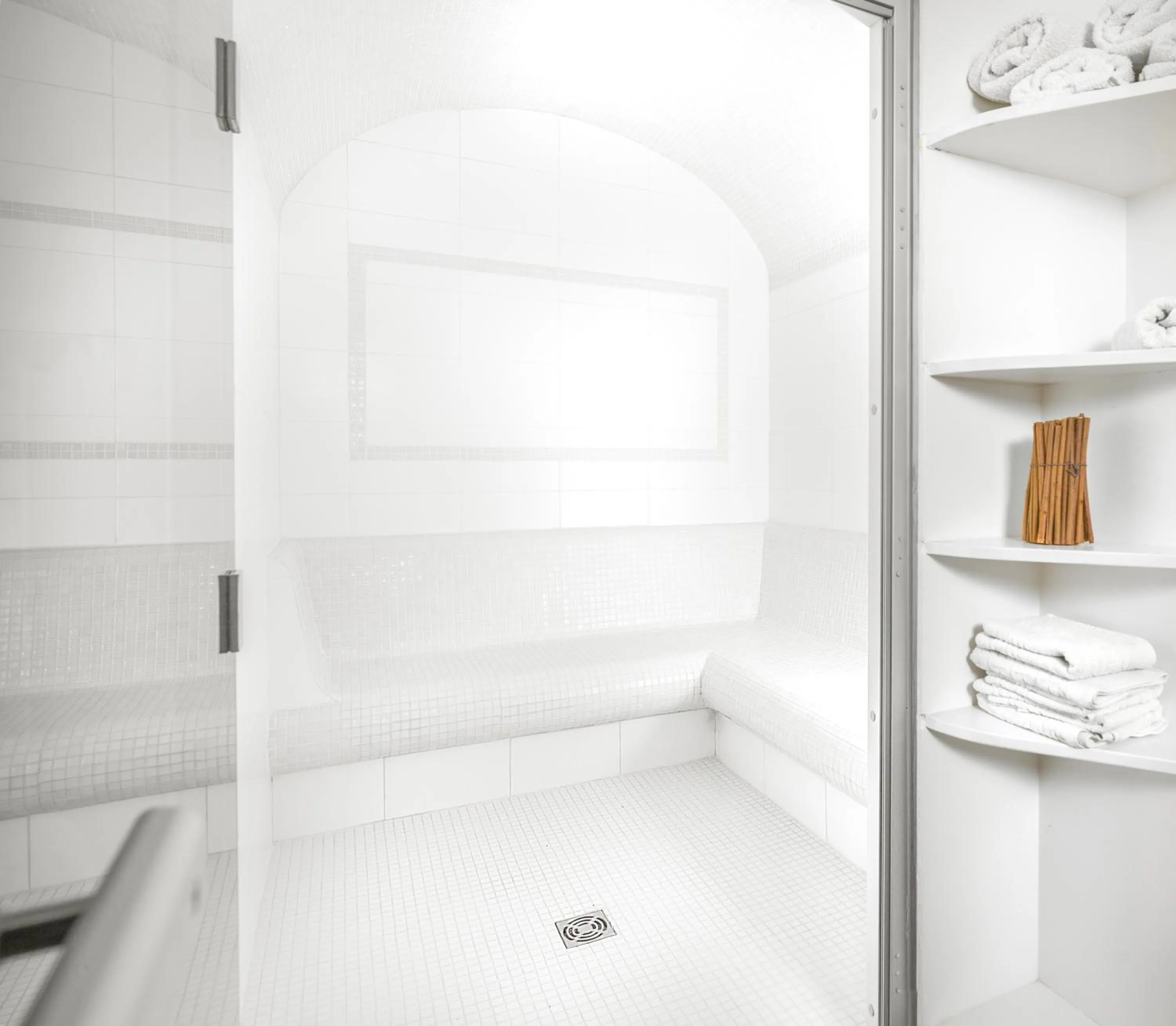 Steam room in La Demeure