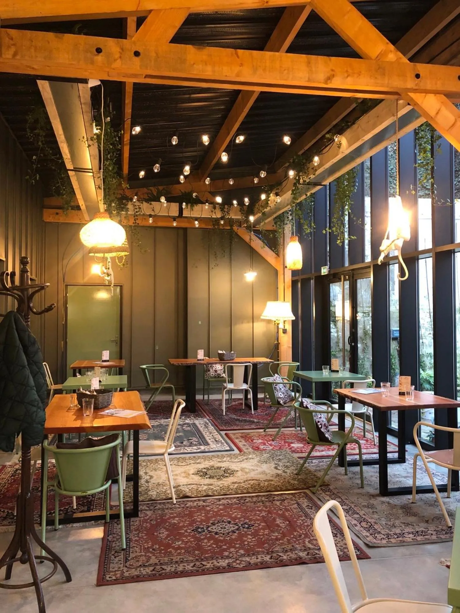 Restaurant/places to eat in La Demeure