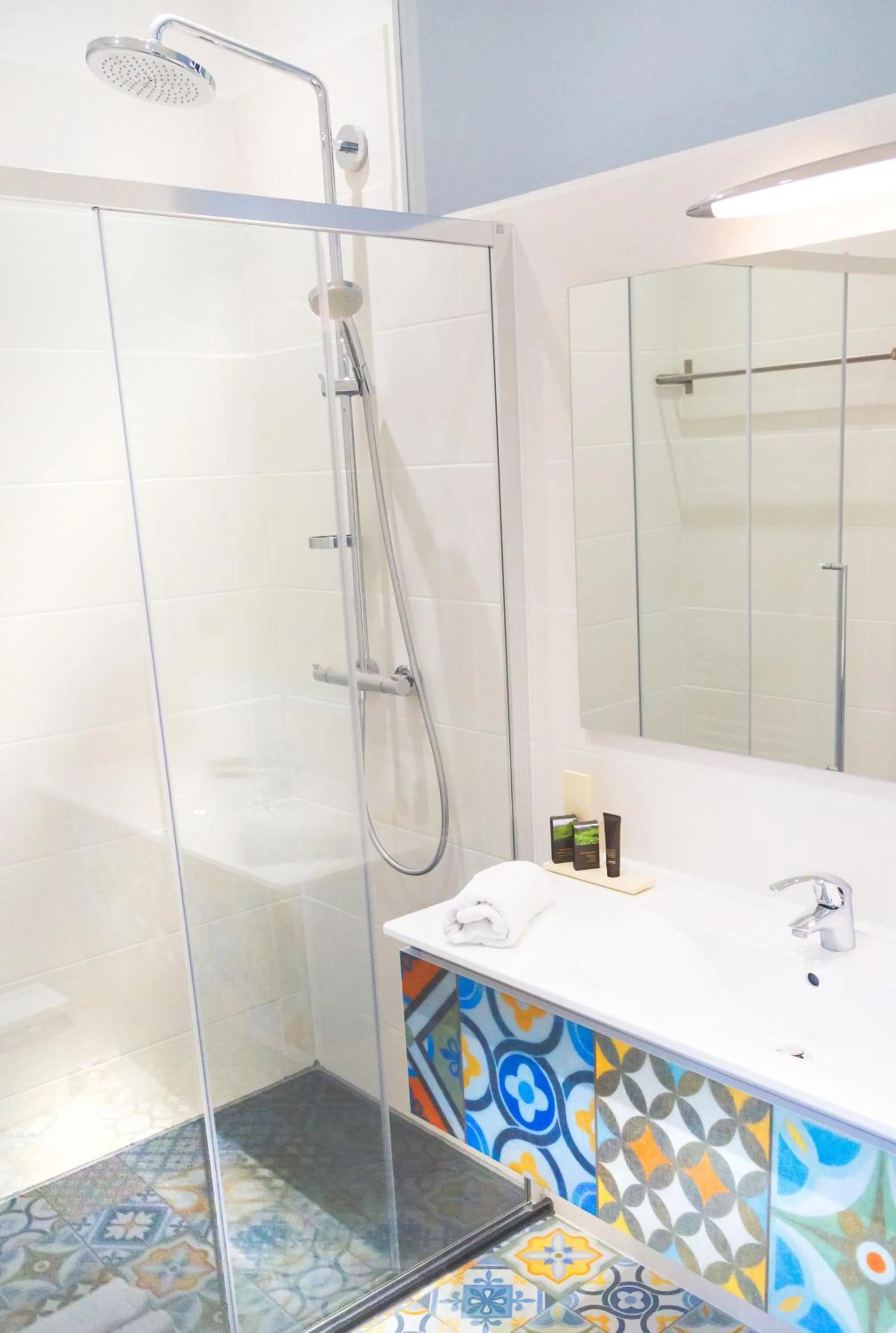 Shower in La Demeure