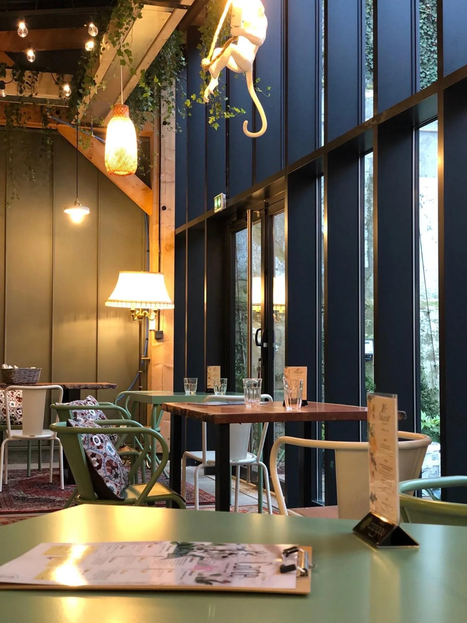 Restaurant/places to eat in La Demeure