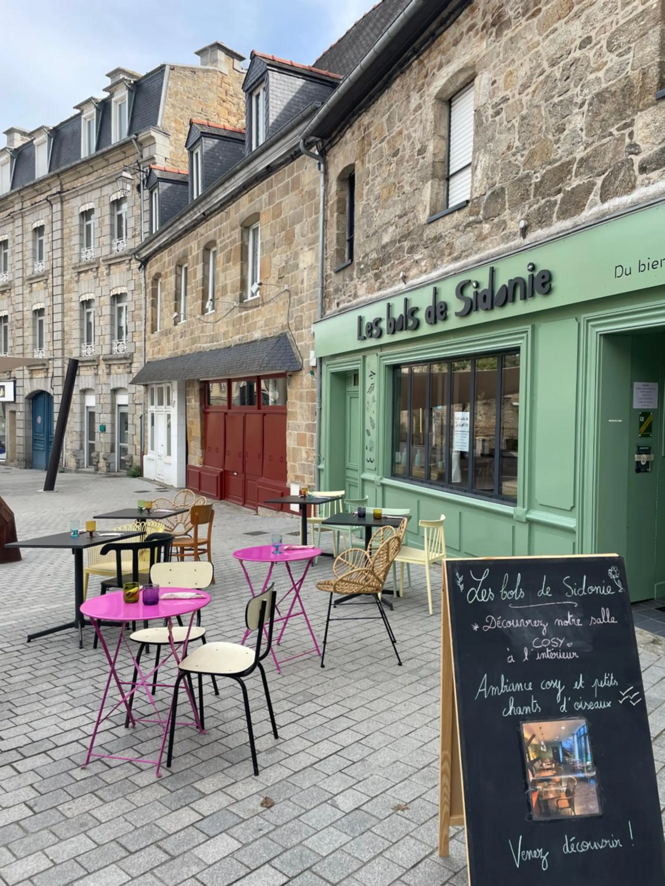 Restaurant/places to eat in La Demeure