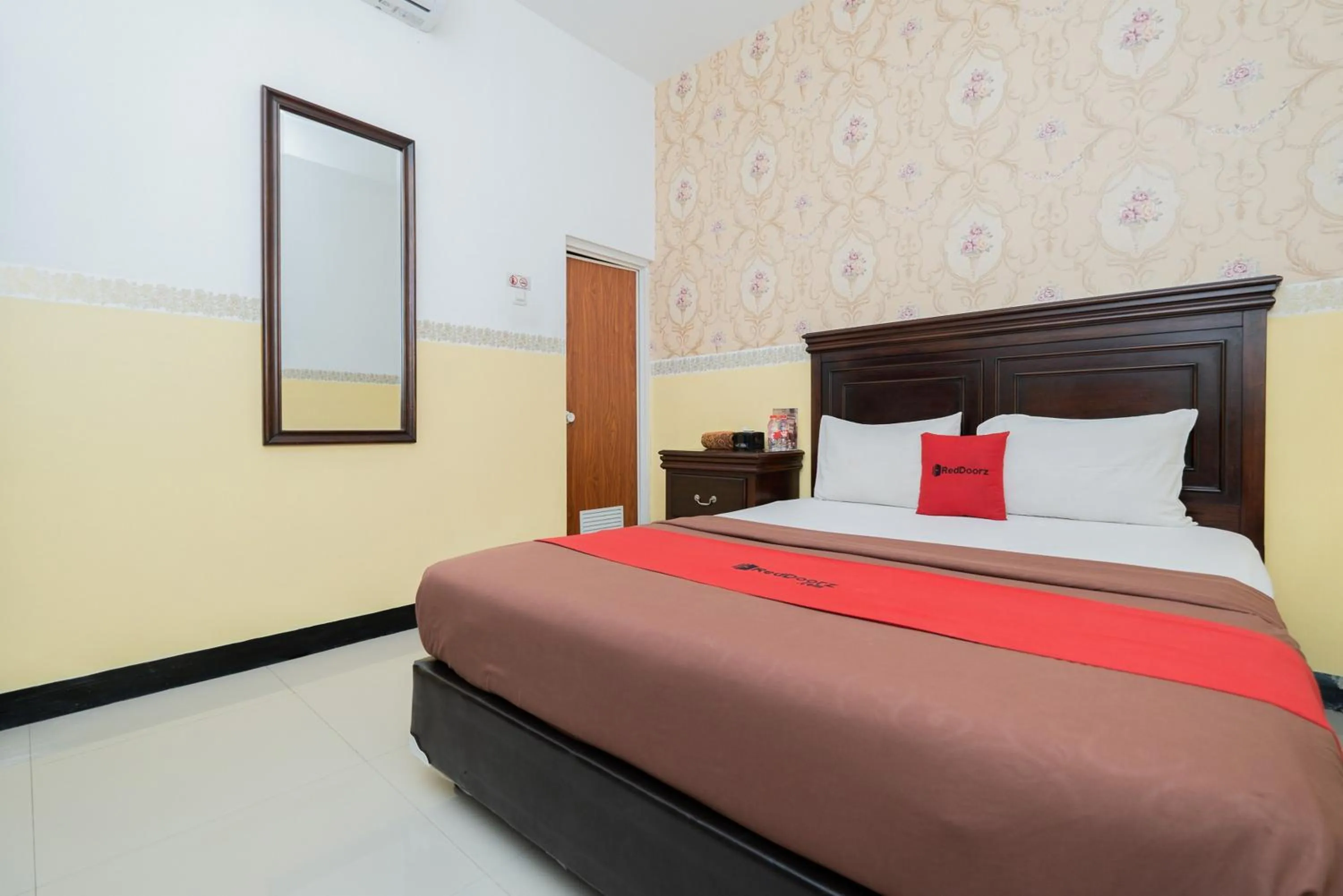 Bed in RedDoorz near Taman Krida Budaya Malang