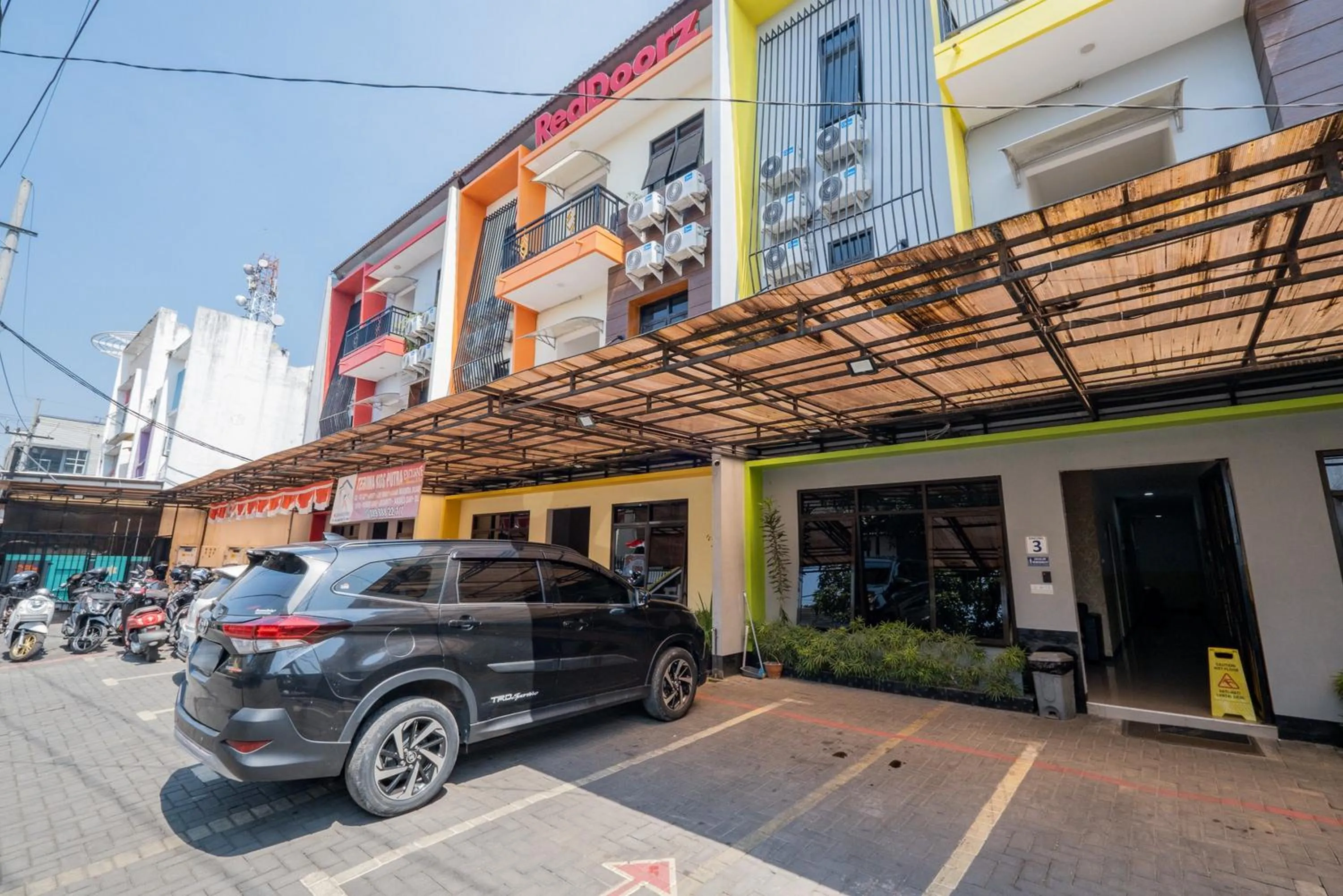 Property building in RedDoorz near Taman Krida Budaya Malang