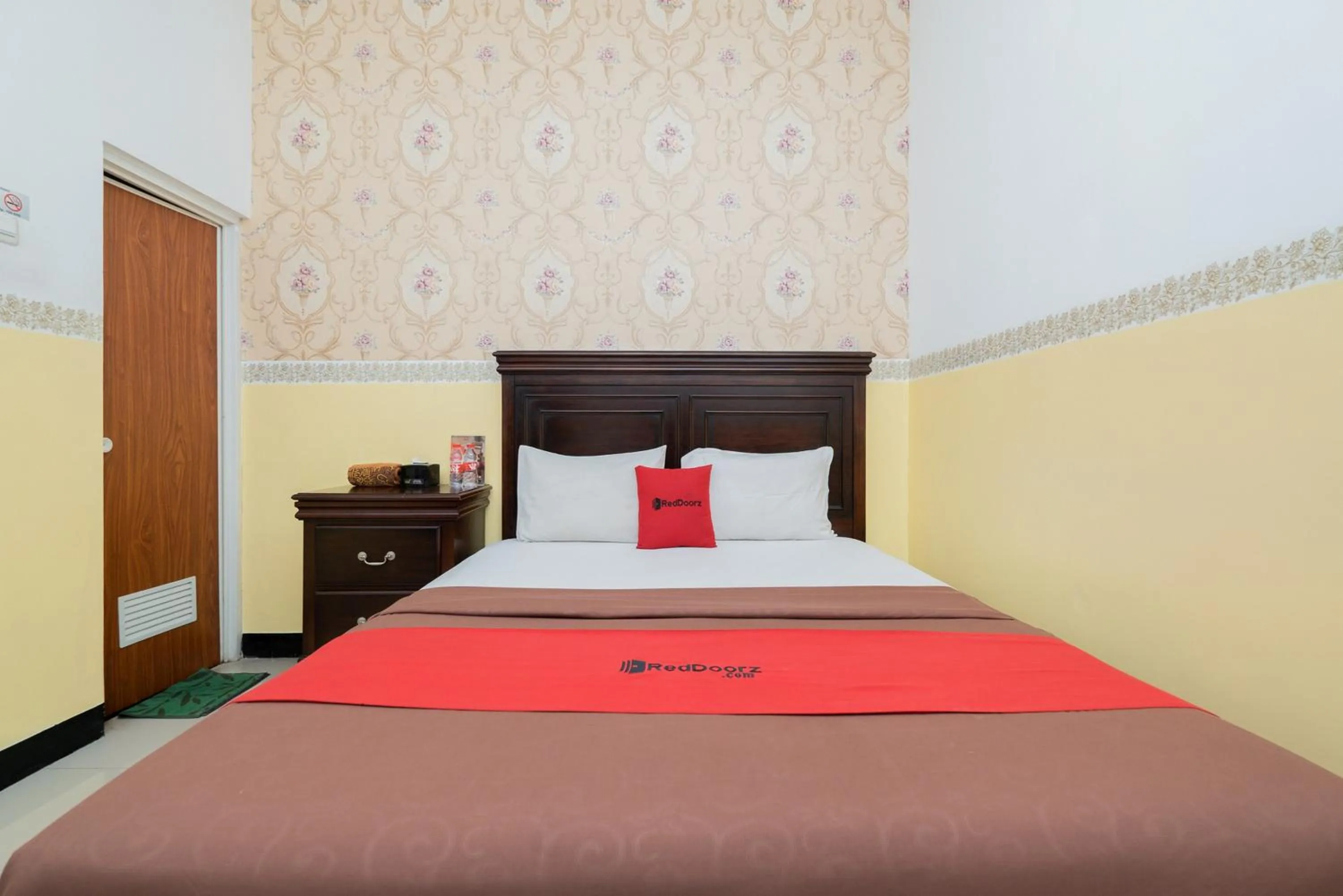 Bed in RedDoorz near Taman Krida Budaya Malang