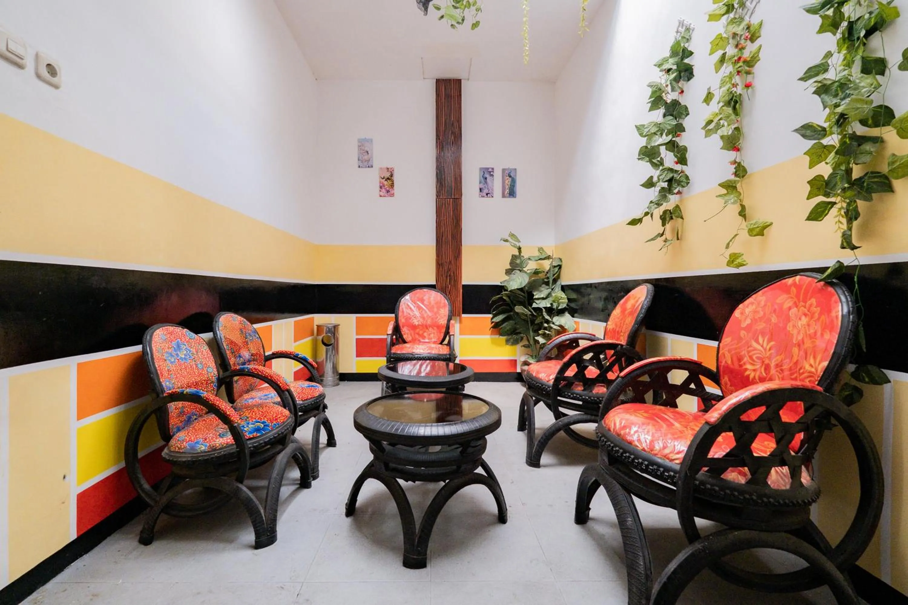 Seating area in RedDoorz near Taman Krida Budaya Malang