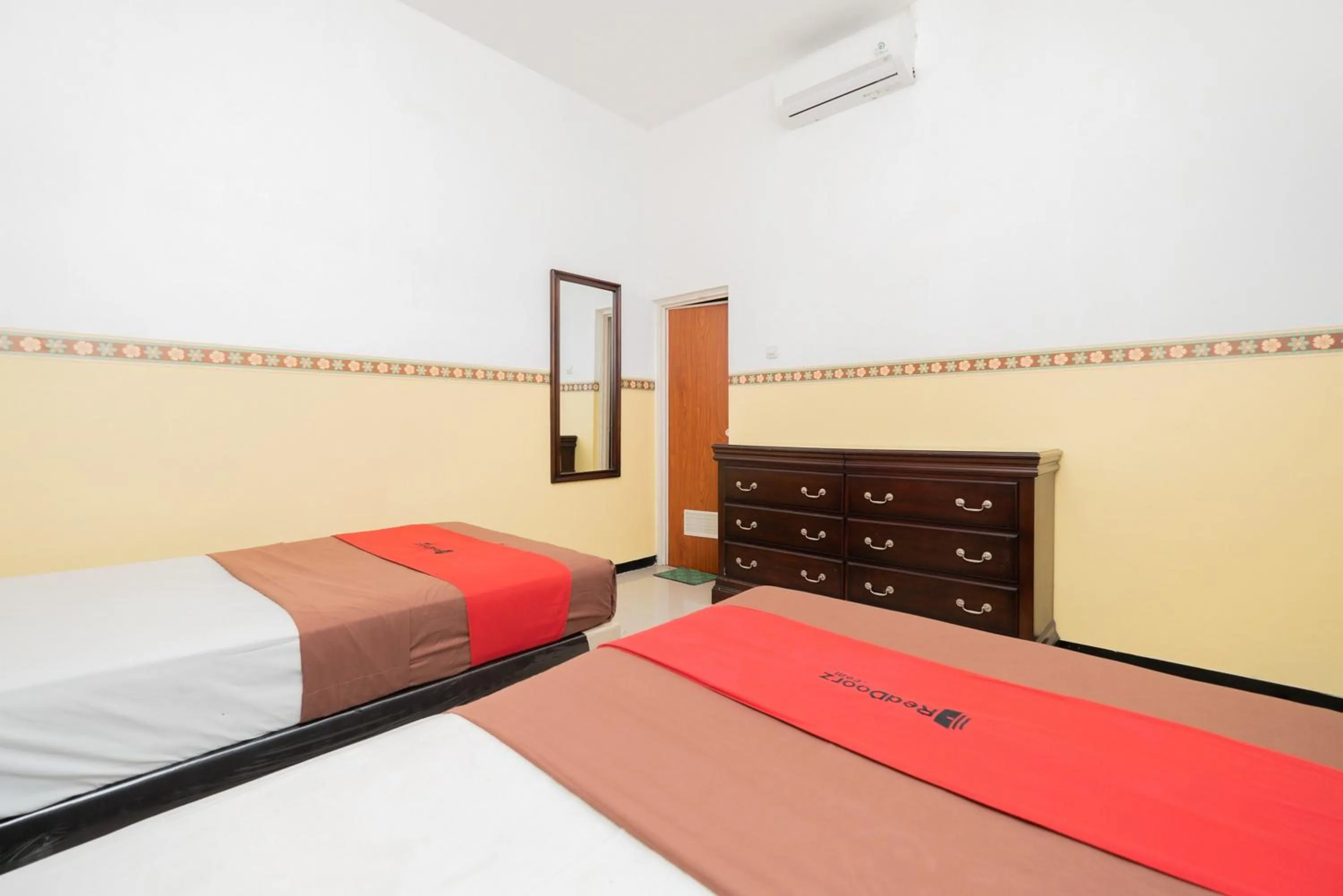 Bed in RedDoorz near Taman Krida Budaya Malang