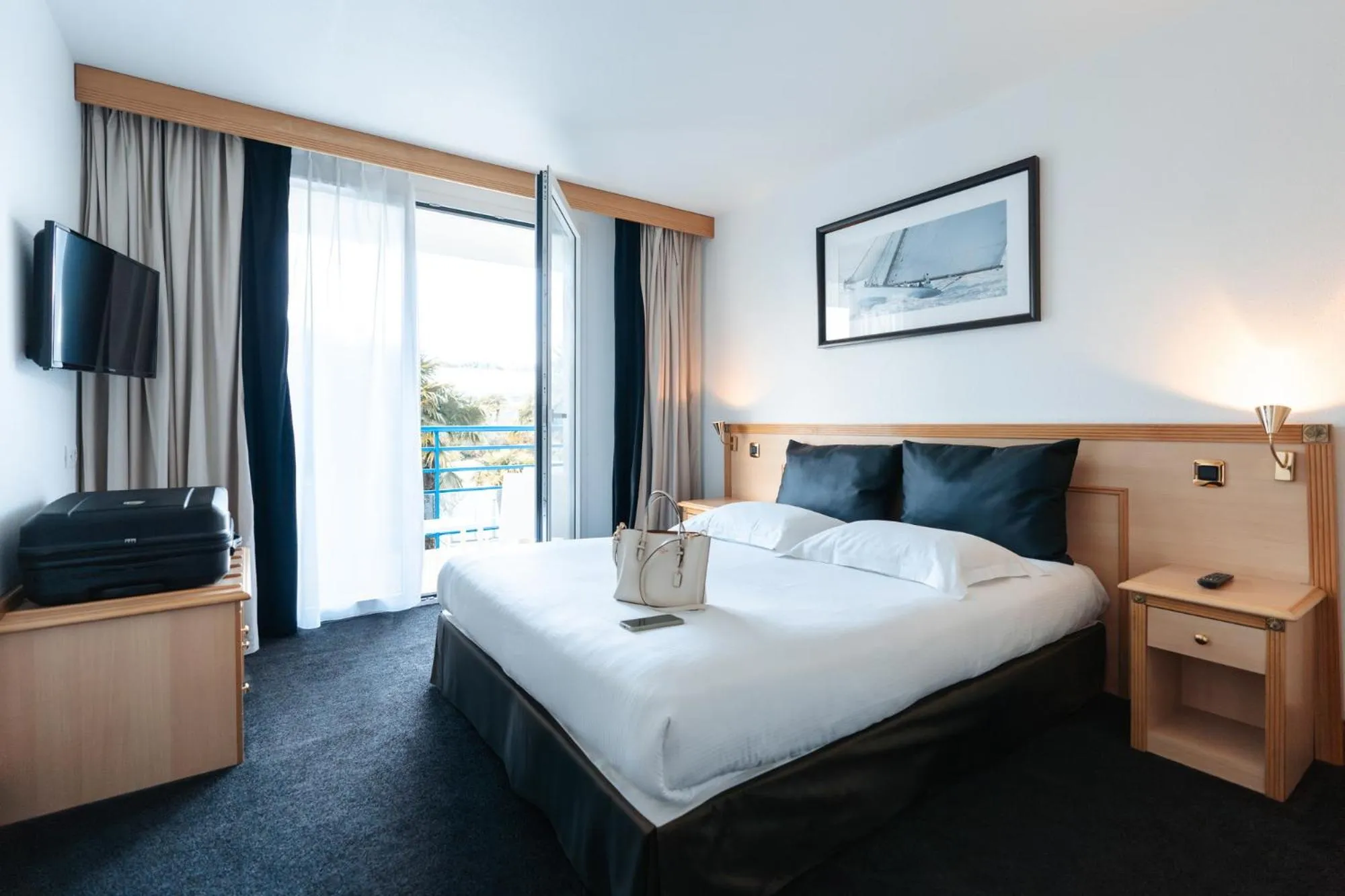 Bathroom, Bed in Westotel Nantes Atlantique