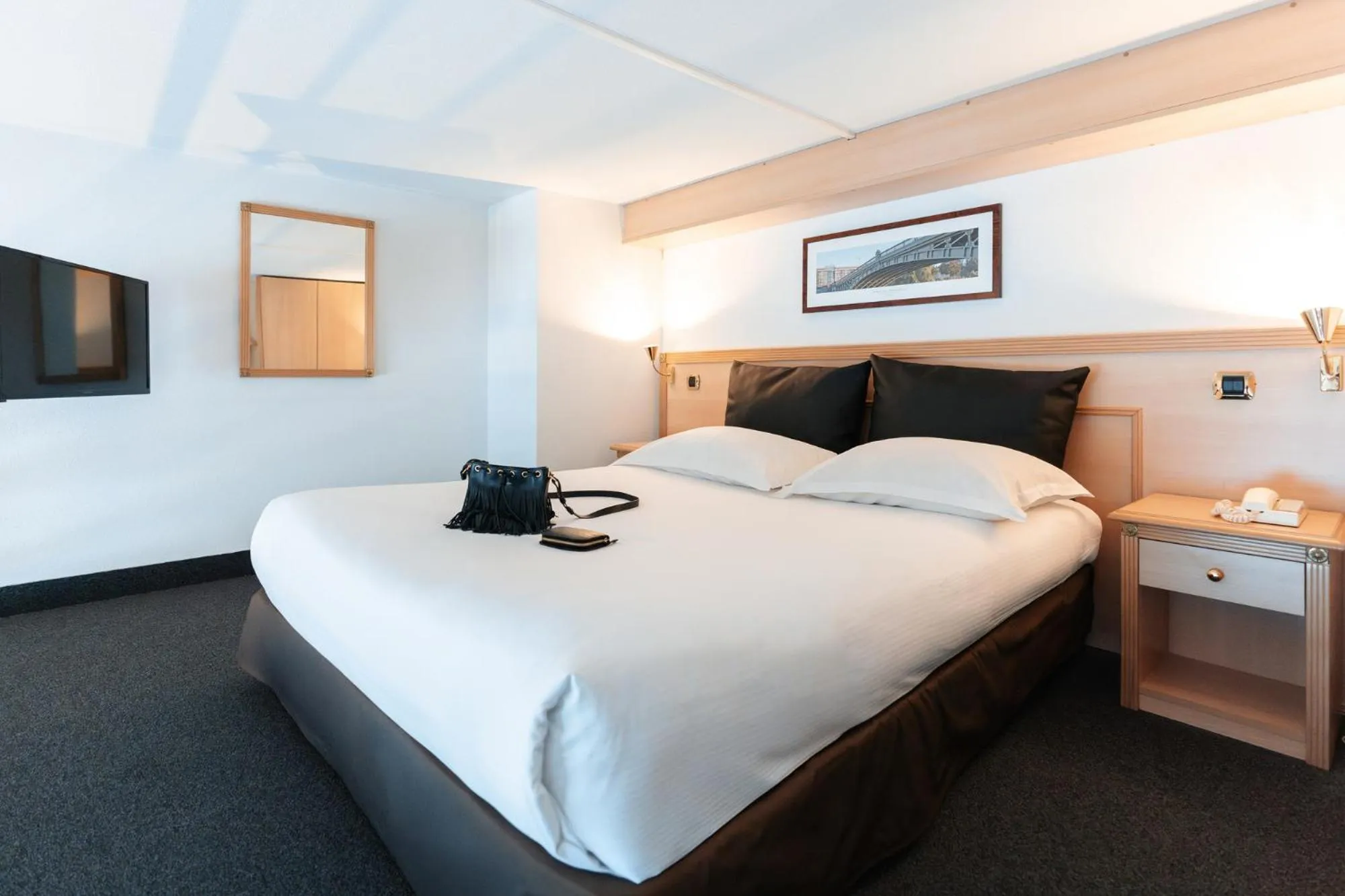 Bathroom, Bed in Westotel Nantes Atlantique