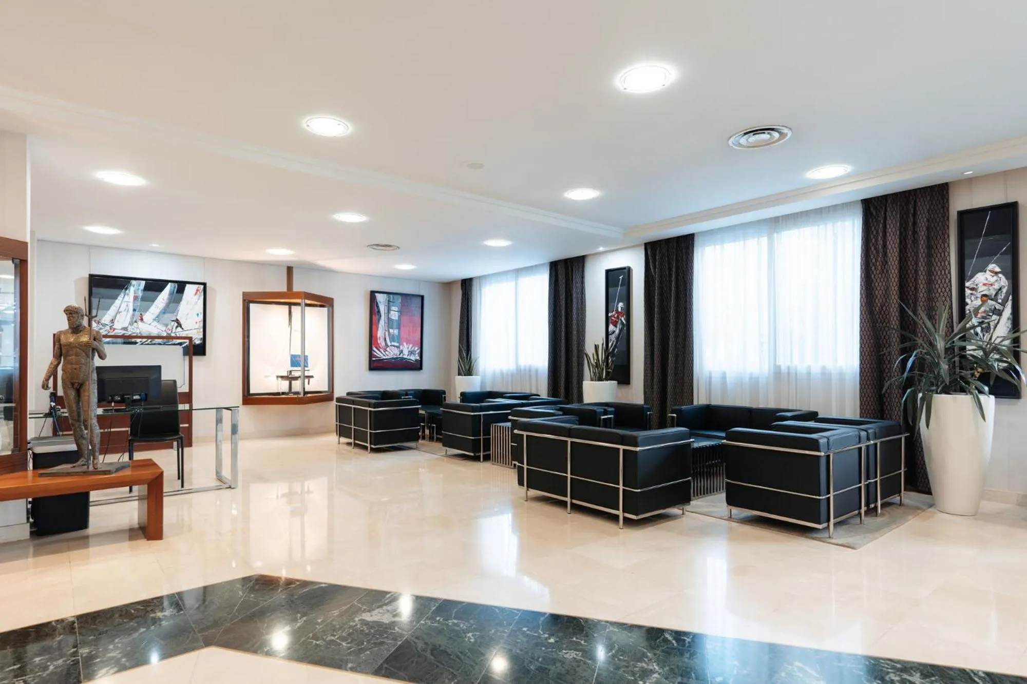 Lobby or reception in Westotel Nantes Atlantique