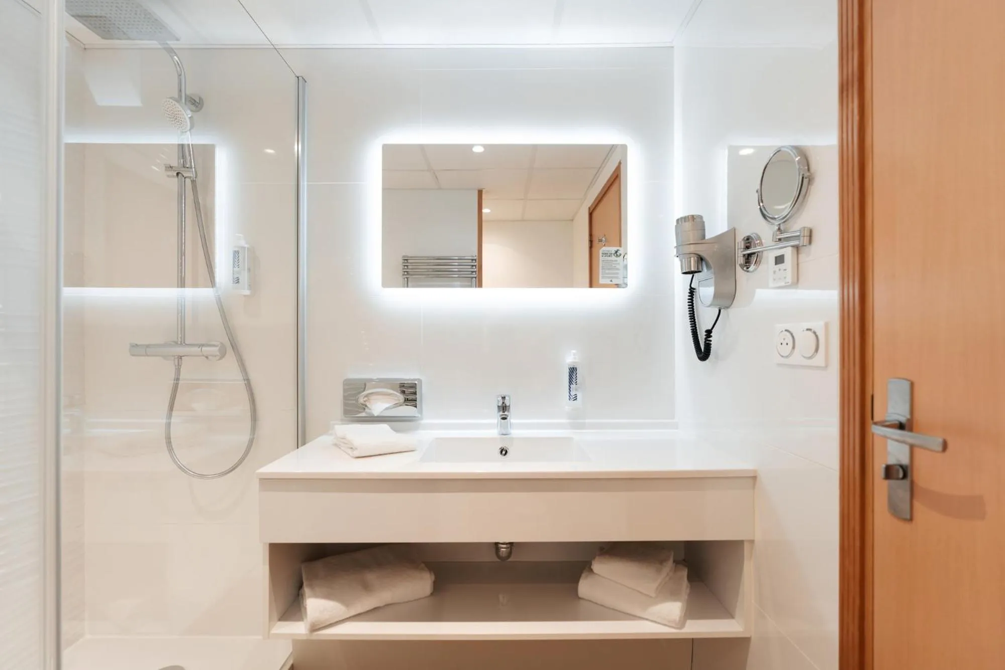 Bathroom in Westotel Nantes Atlantique