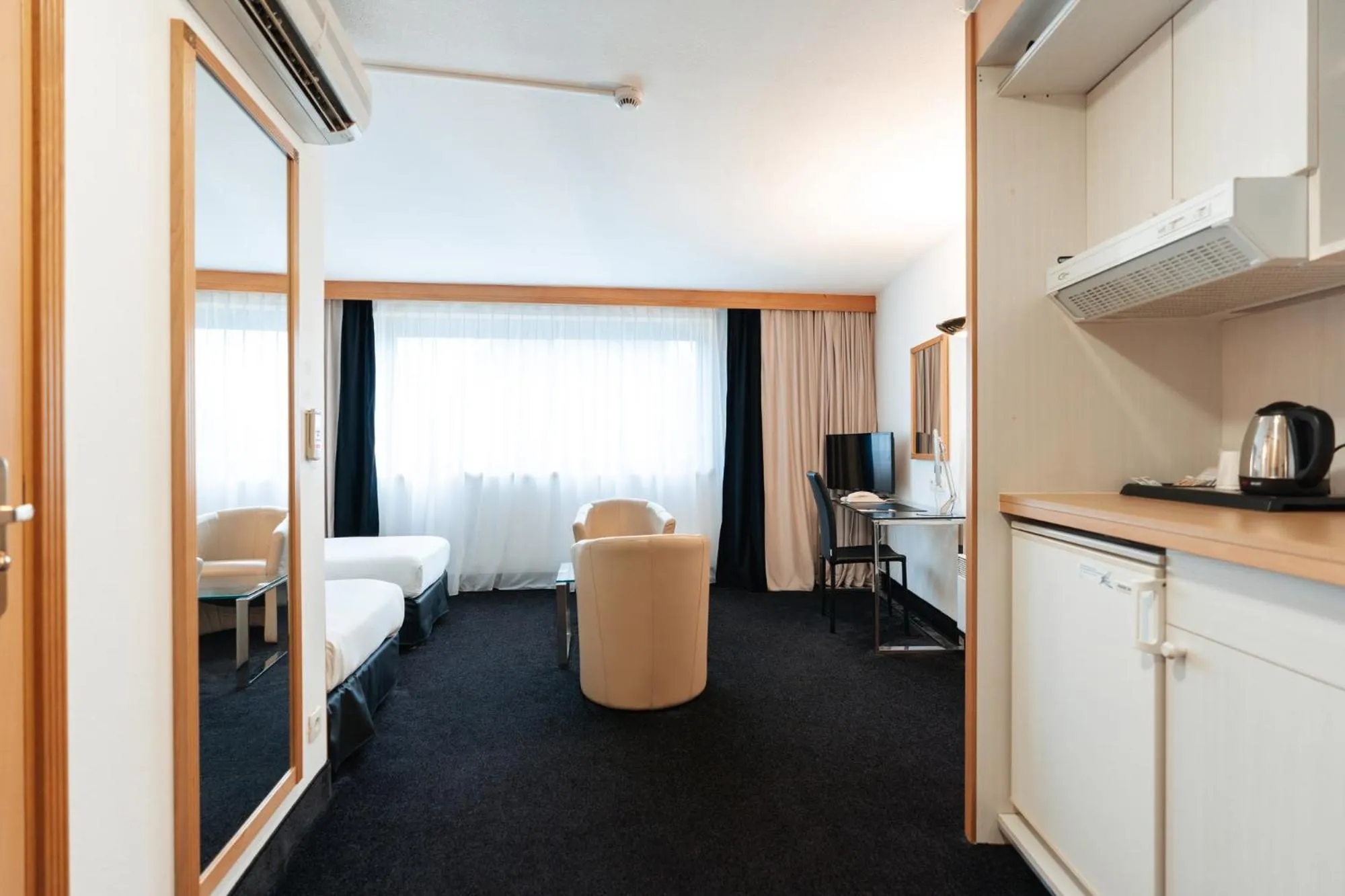 Kitchen or kitchenette in Westotel Nantes Atlantique