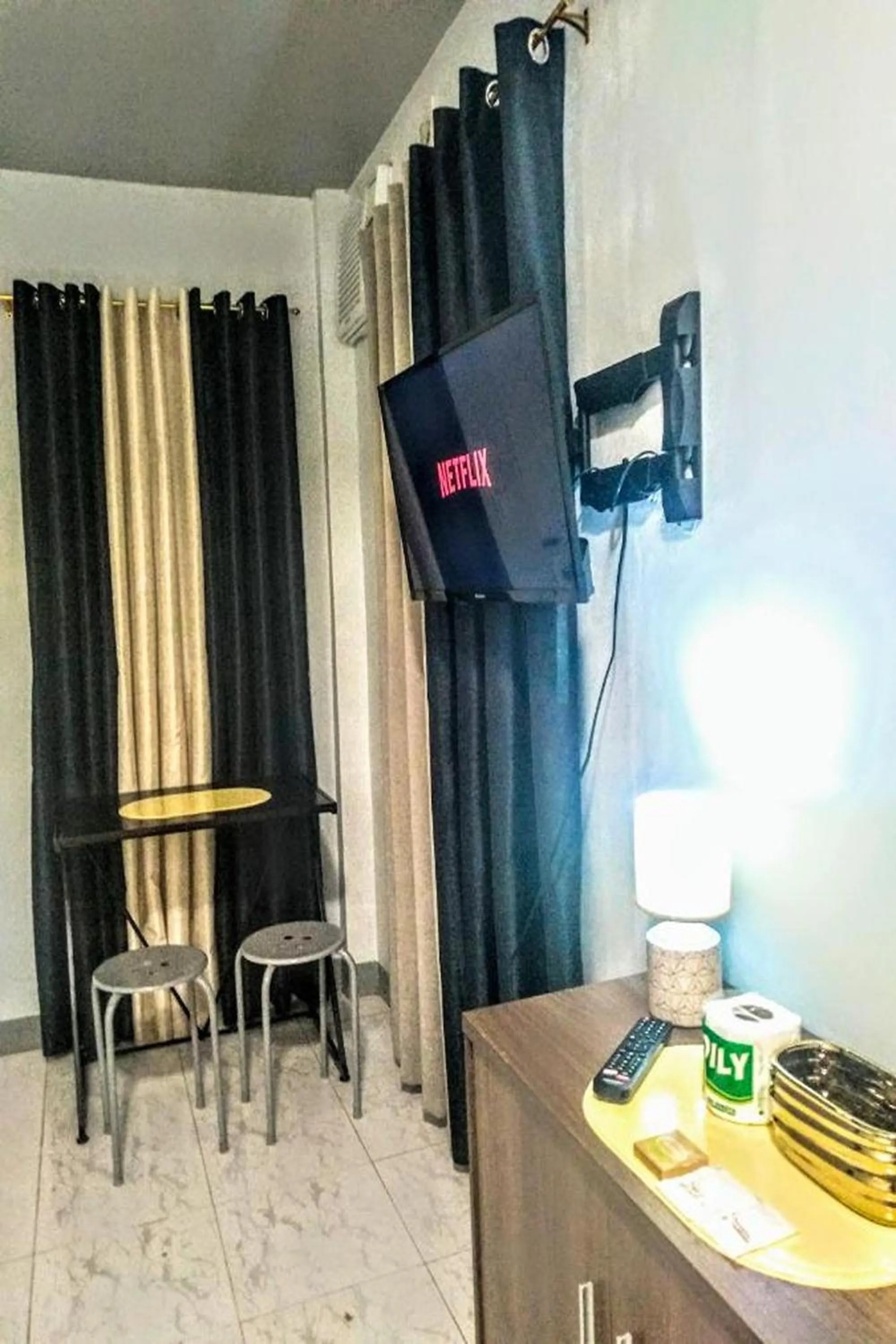 TV and multimedia in Hometel Barrio House Mactan