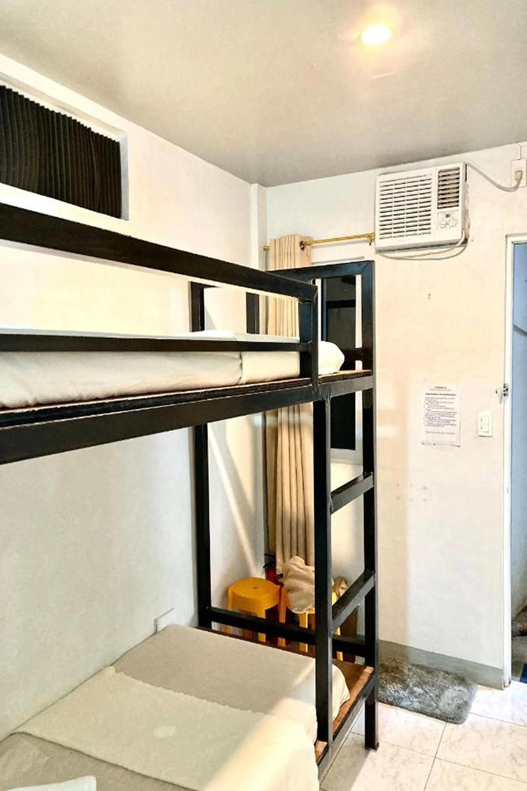 Photo of the whole room, Bed in Hometel Barrio House Mactan