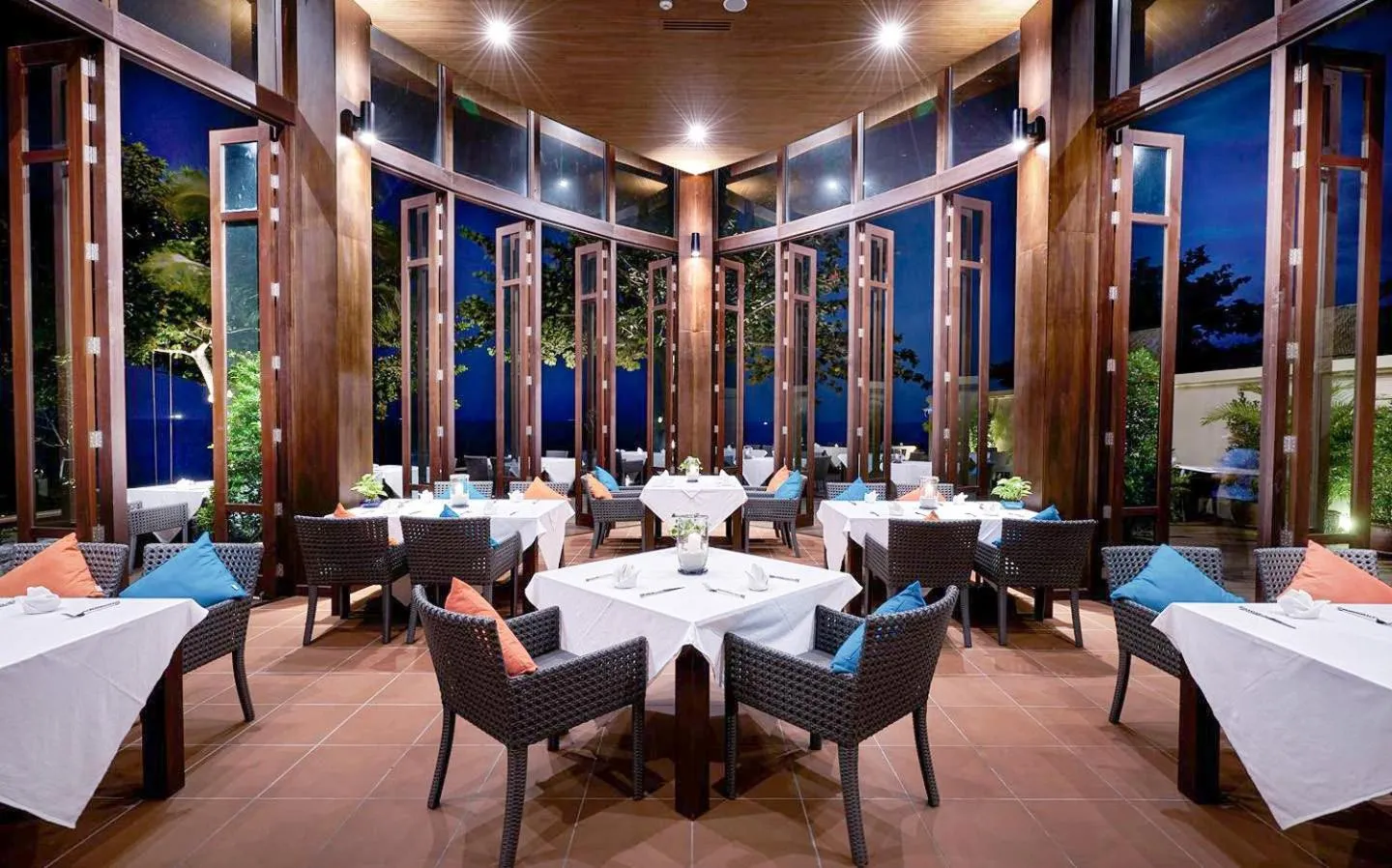 Restaurant/places to eat in Khanom Beach Resort And Spa