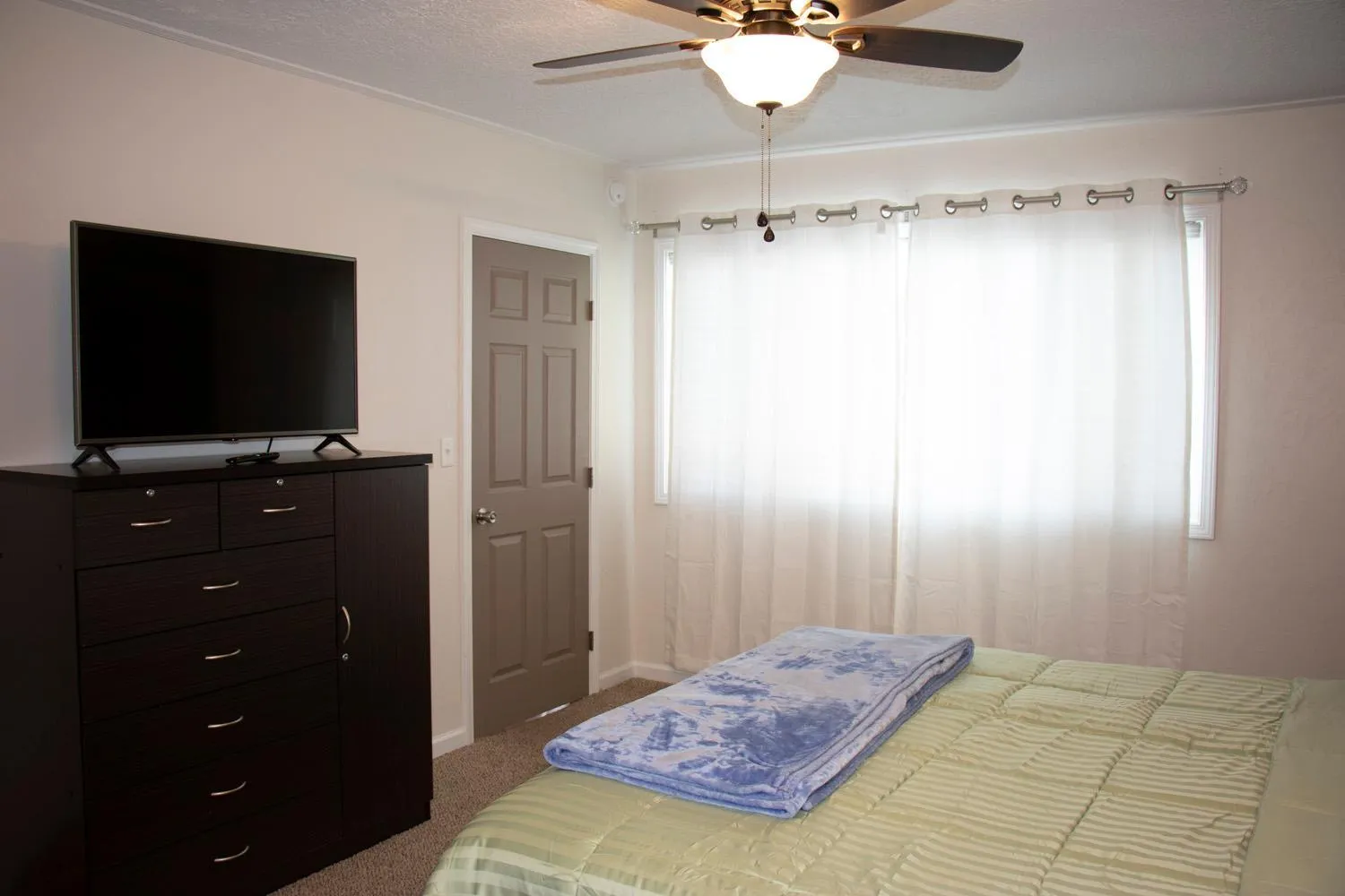 Bedroom, Bed in The Wing at Kingston East