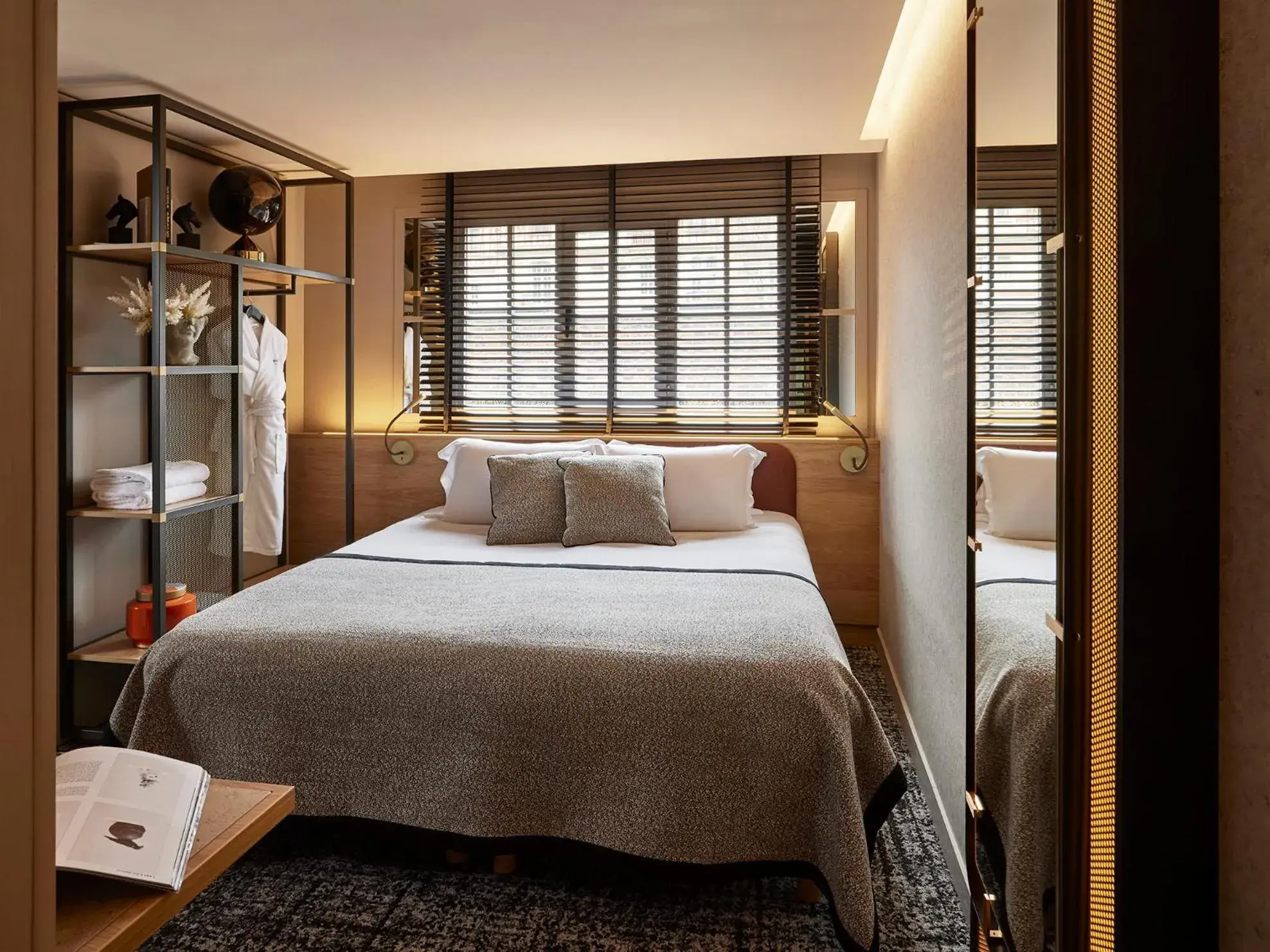 Pro work Room in Château Jeanne & The Forest - Château de Montvillargenne Pro work Room in Château Jeanne & The Forest - Château de Montvillargenne