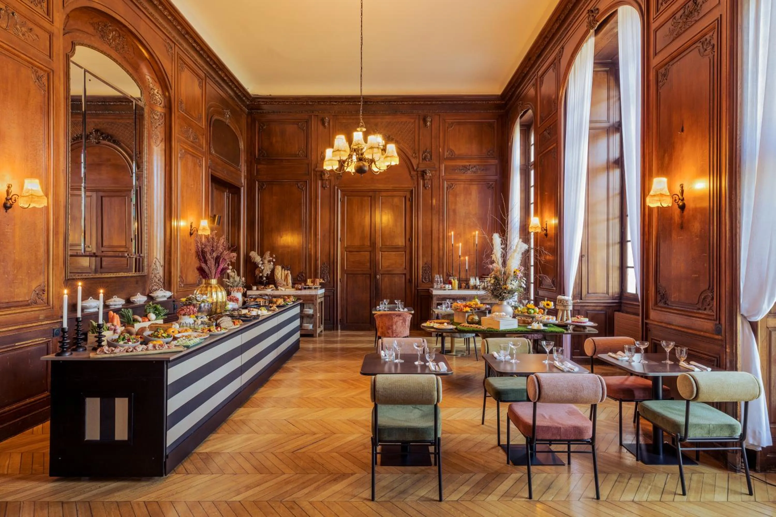 Restaurant/places to eat in Château Jeanne & The Forest - Château de Montvillargenne