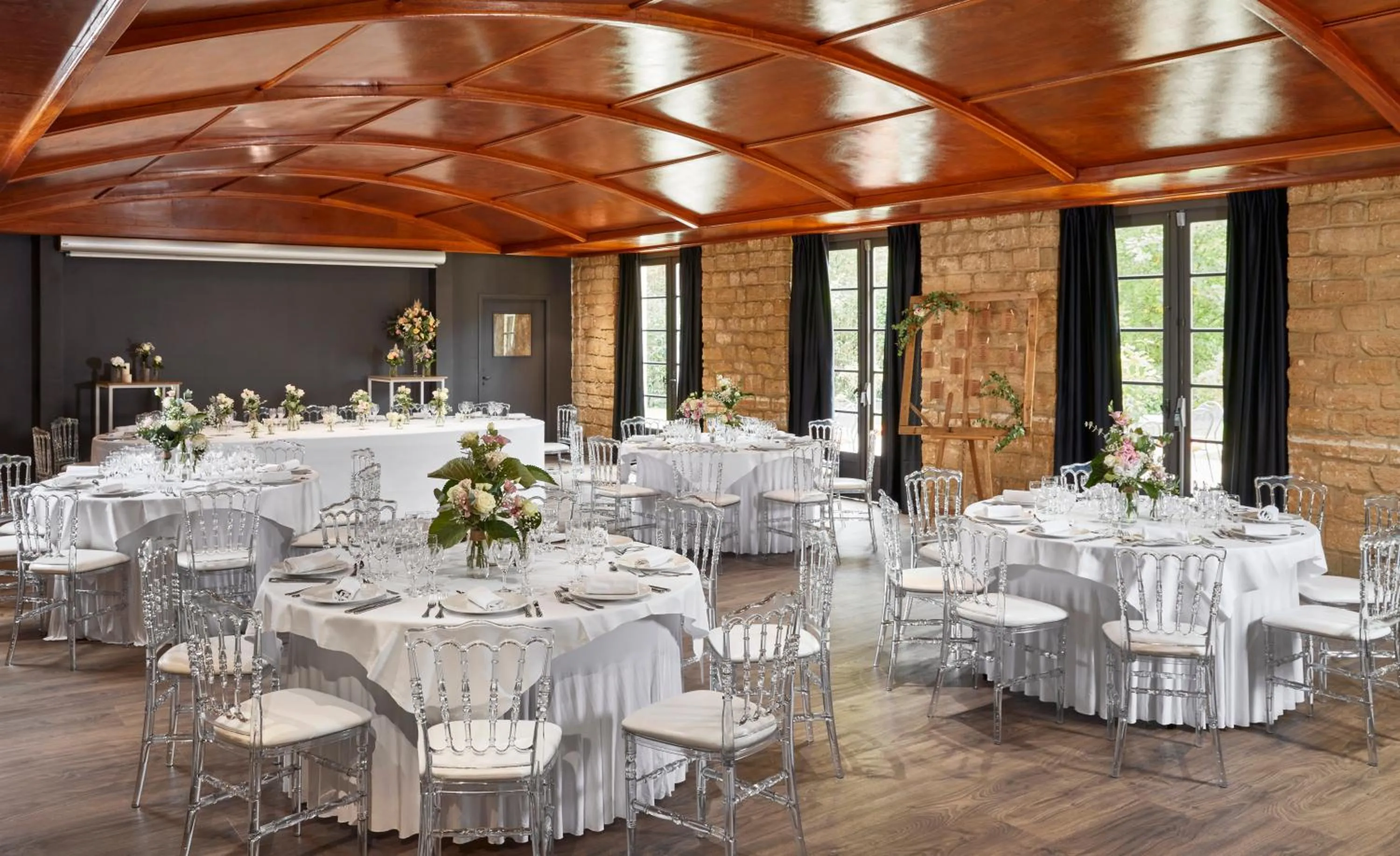 wedding in Château Jeanne & The Forest - Château de Montvillargenne