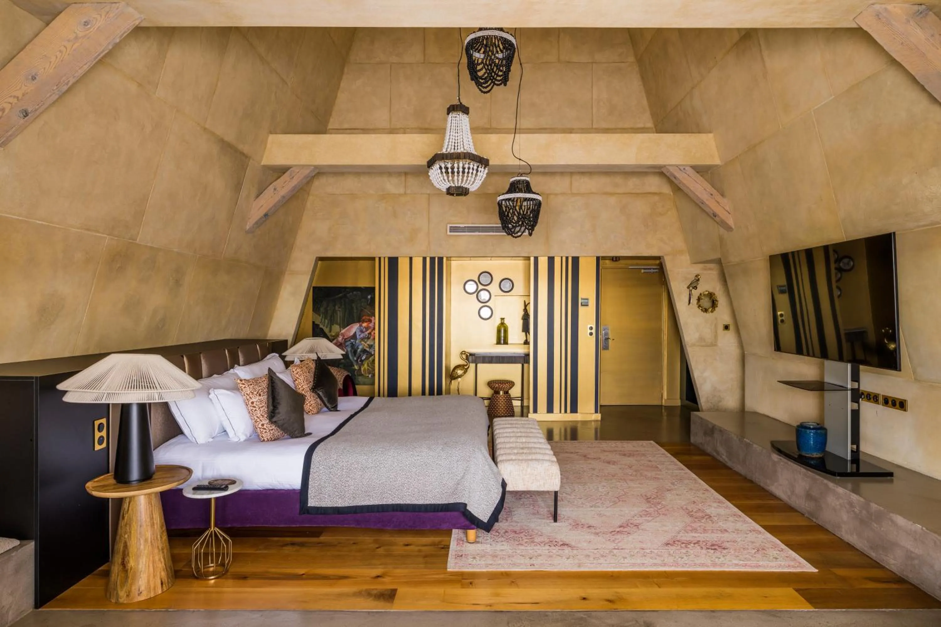 Bedroom, Bed in Château Jeanne & The Forest - Château de Montvillargenne