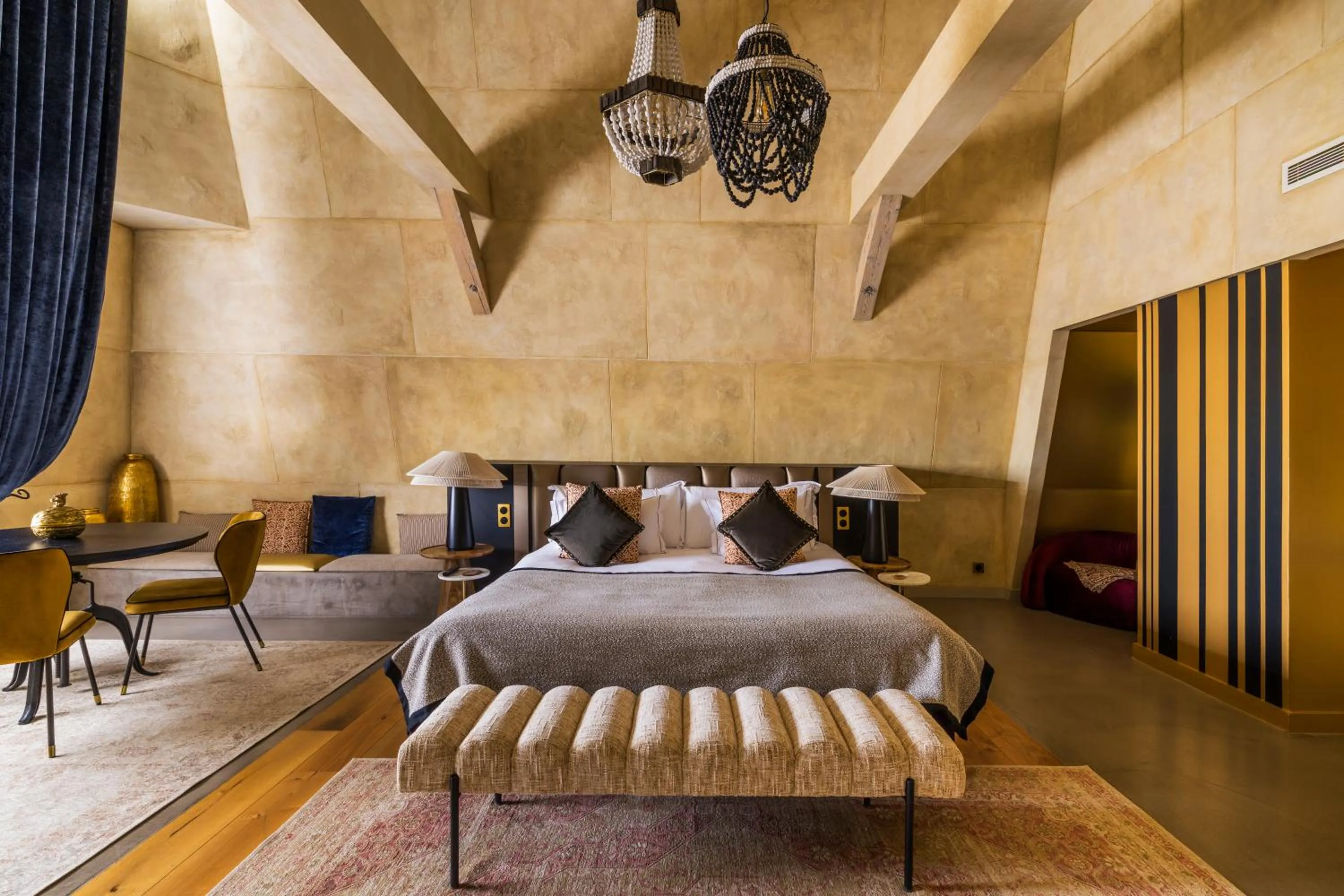 Bedroom, Bed in Château Jeanne & The Forest - Château de Montvillargenne