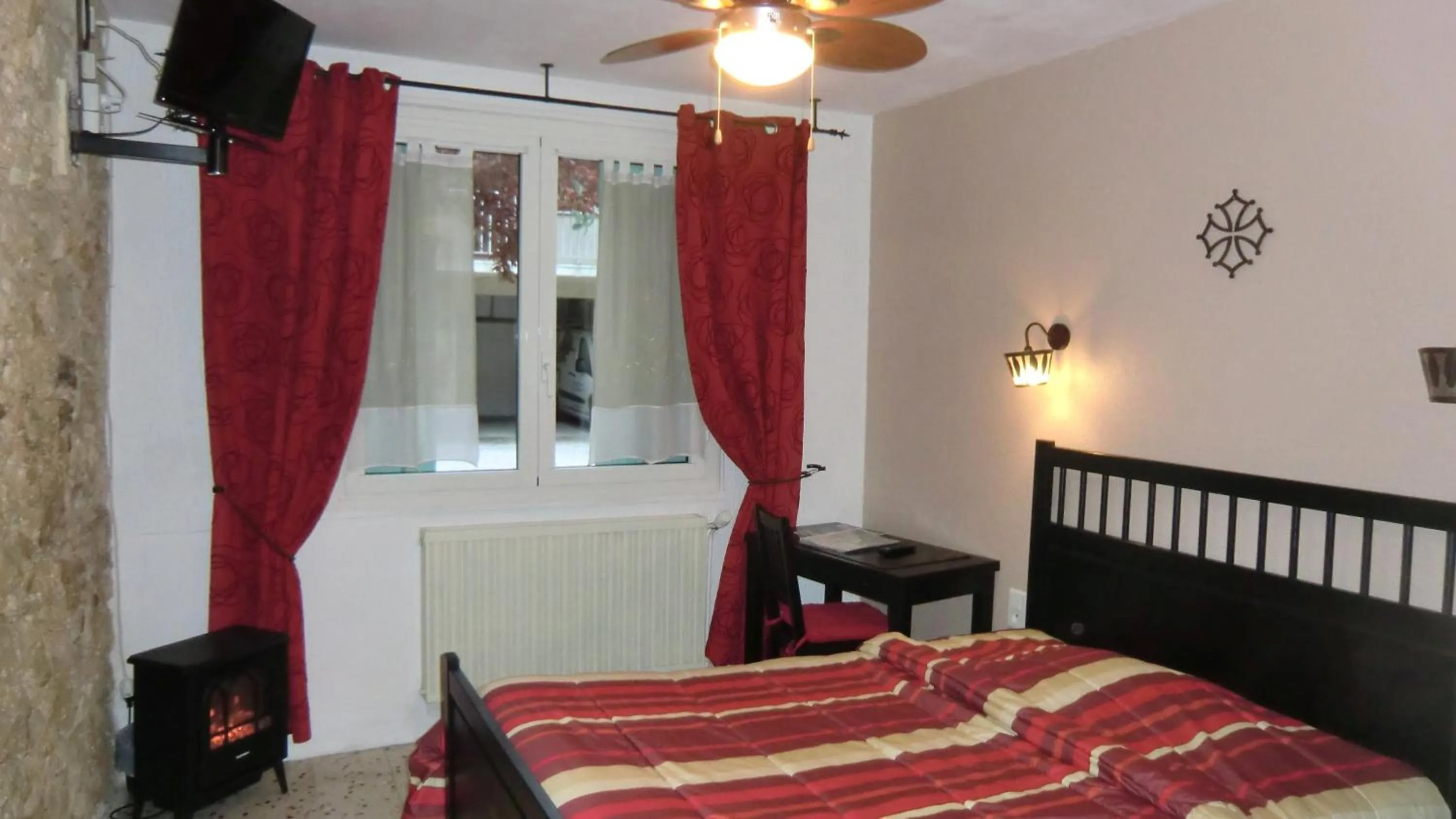 Bed in cit'hotel Hotel Las Cigalas