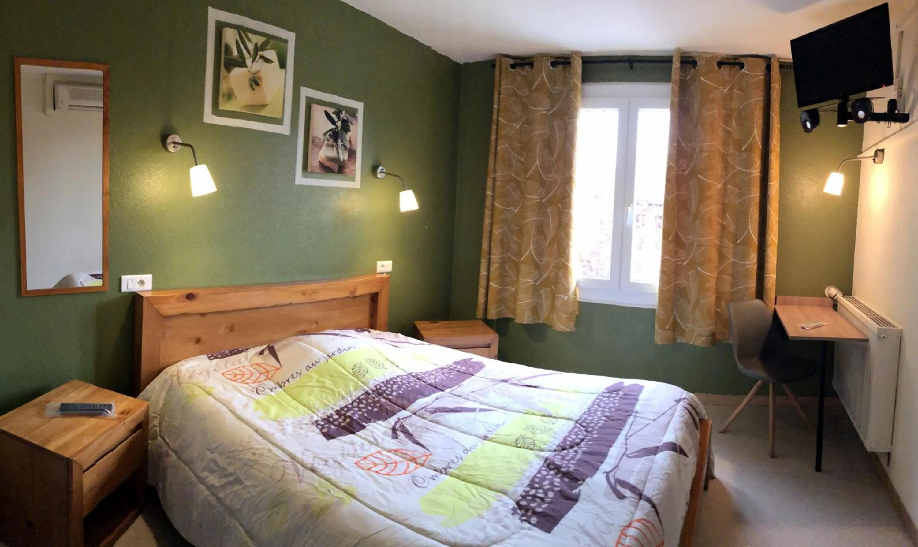 Photo of the whole room, Bed in cit'hotel Hotel Las Cigalas