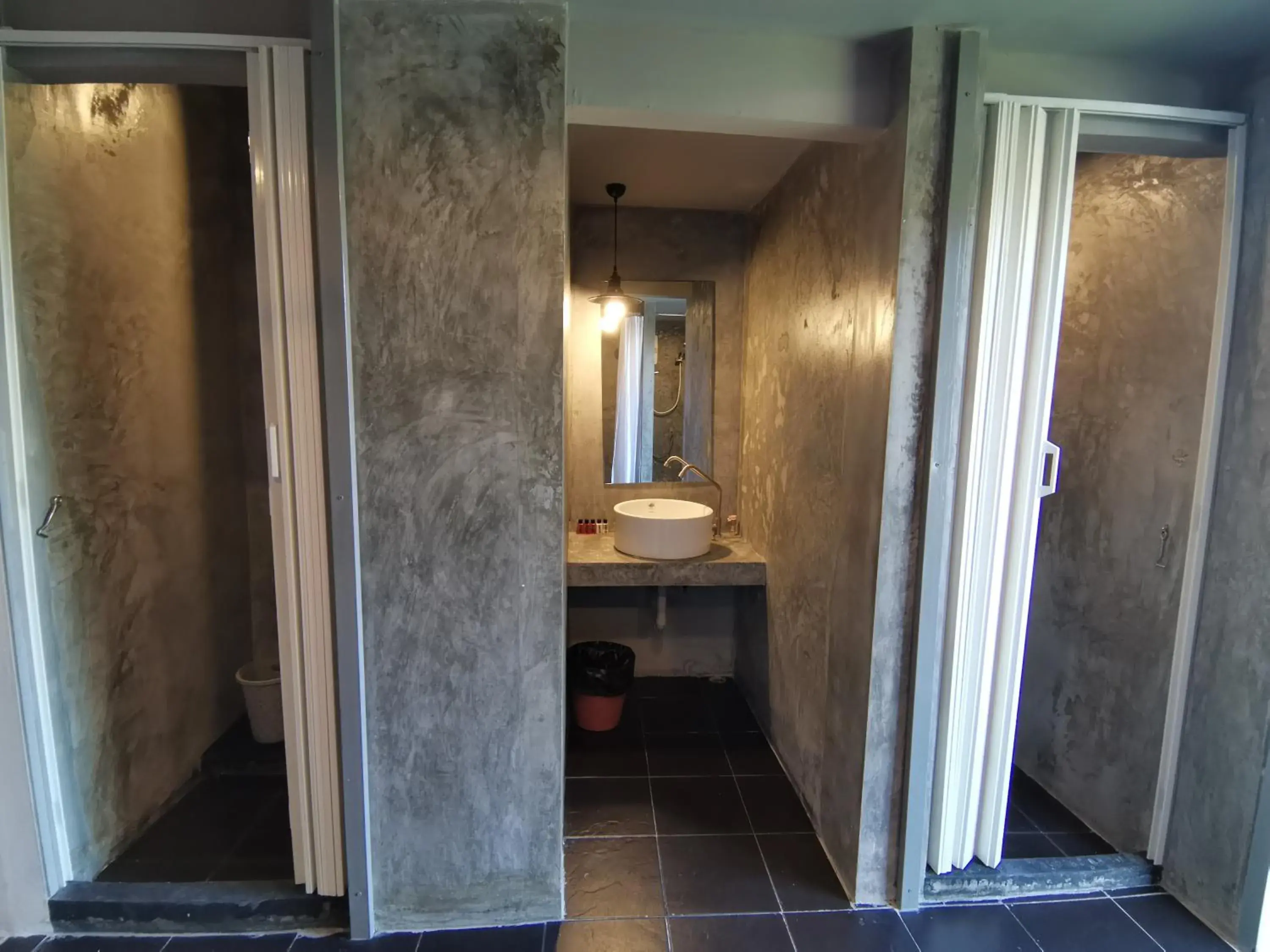 Standard Single Room with Shared Bathroom in 8 SLEEPER STREET Guesthouse Standard Single Room with Shared Bathroom in 8 SLEEPER STREET Guesthouse