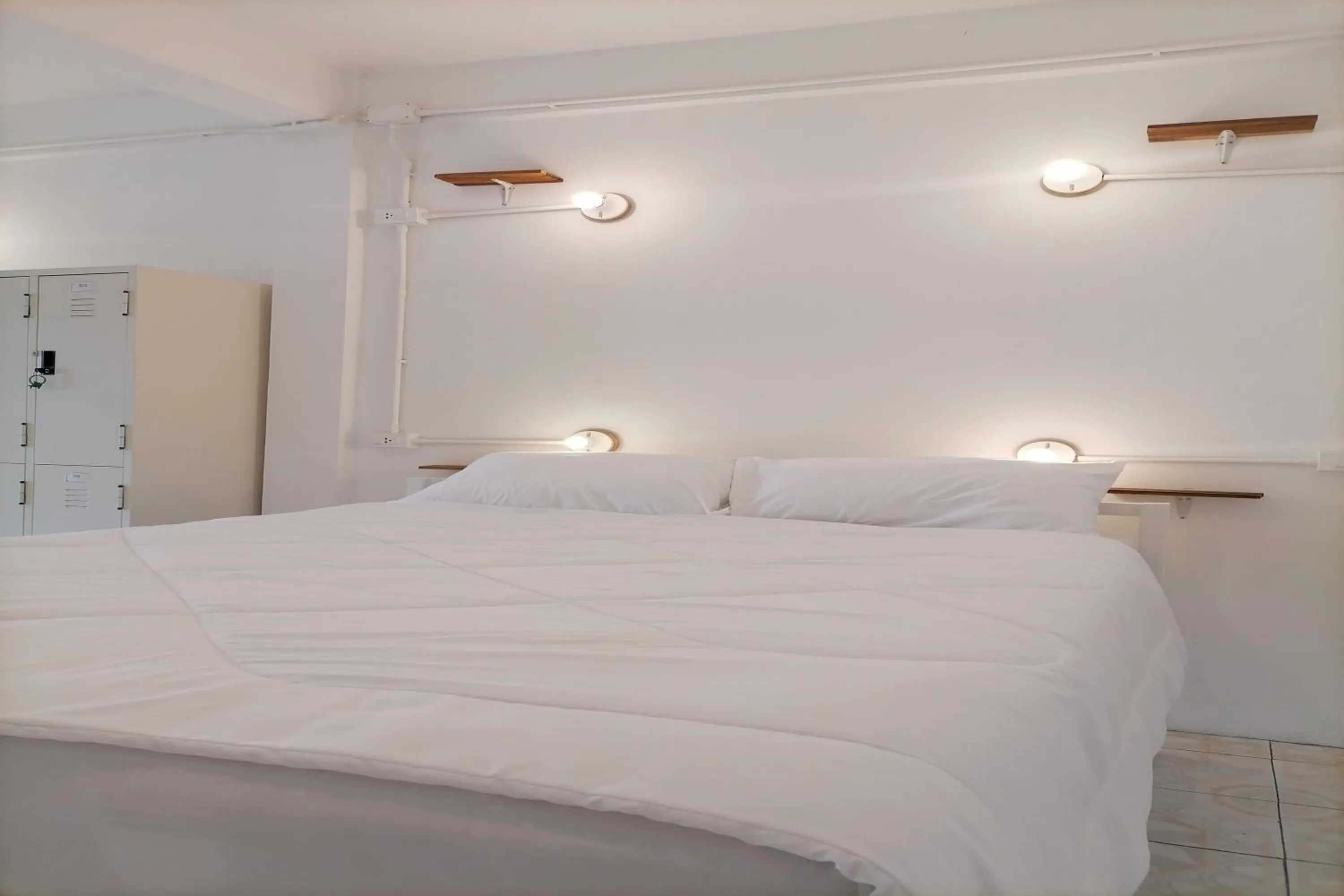 Bed in 8 SLEEPER STREET Guesthouse