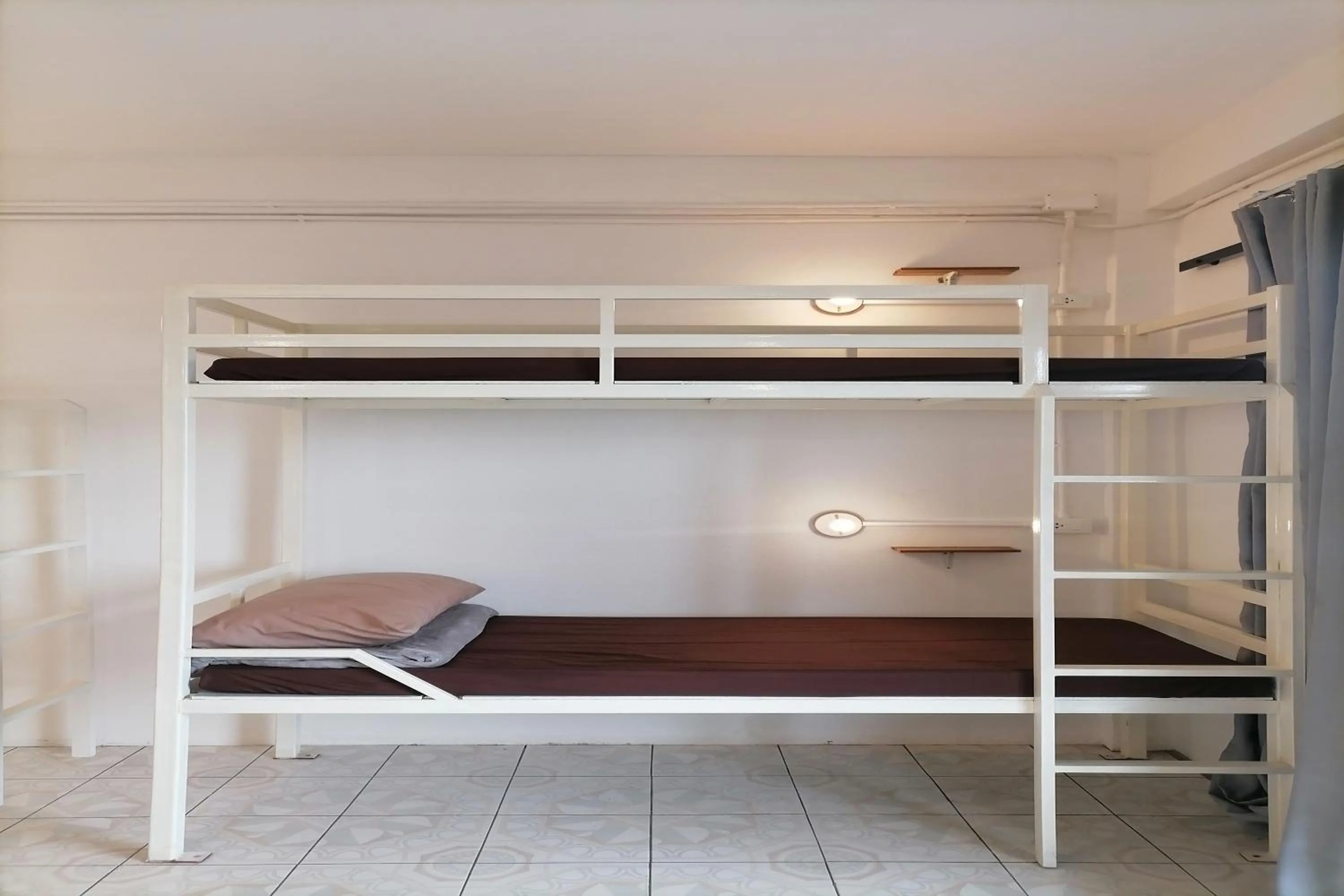 Bed in 8 SLEEPER STREET Guesthouse