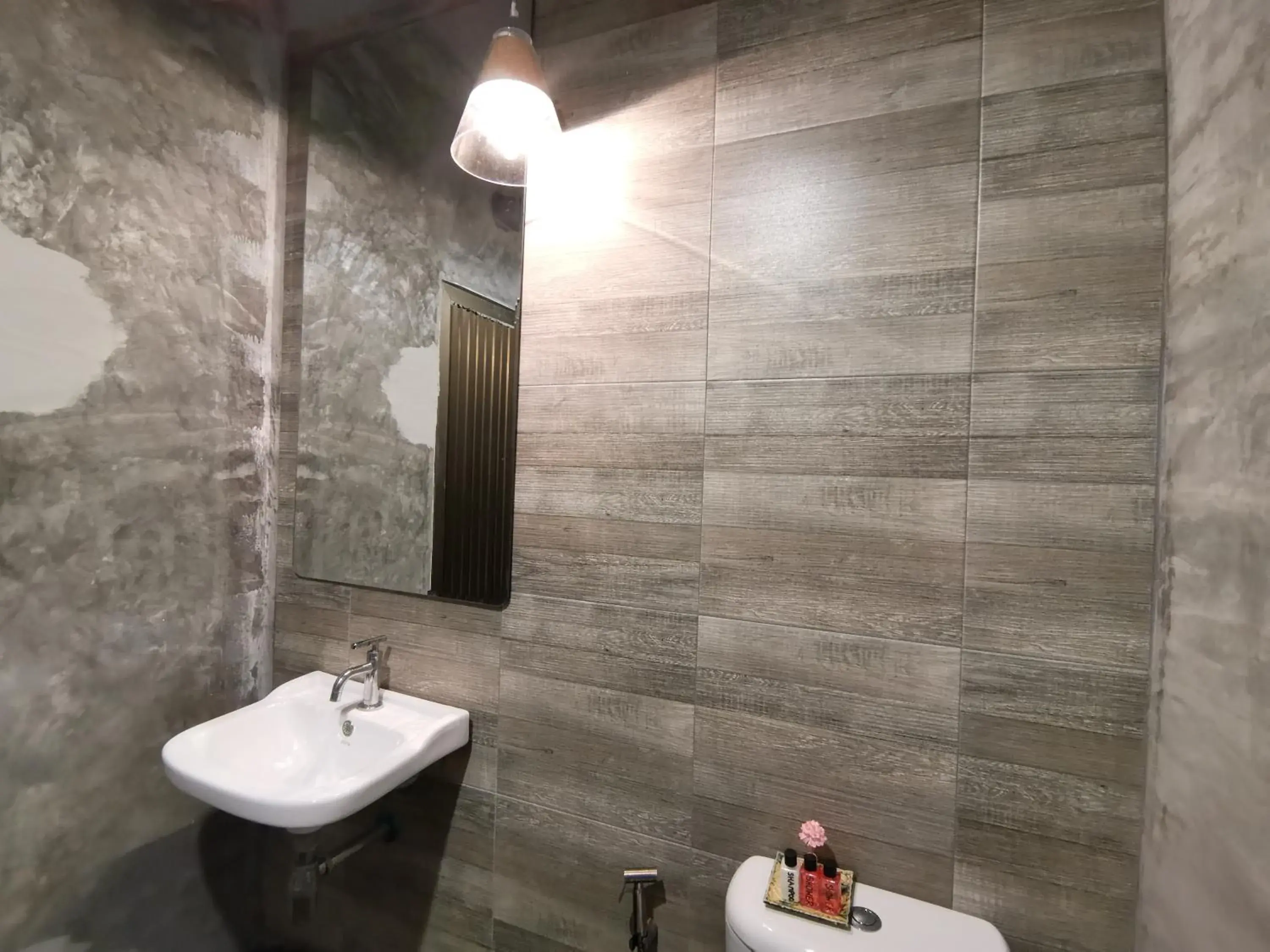 Standard Double Bed Private Ensuite in 8 SLEEPER STREET Guesthouse Standard Double Bed Private Ensuite in 8 SLEEPER STREET Guesthouse