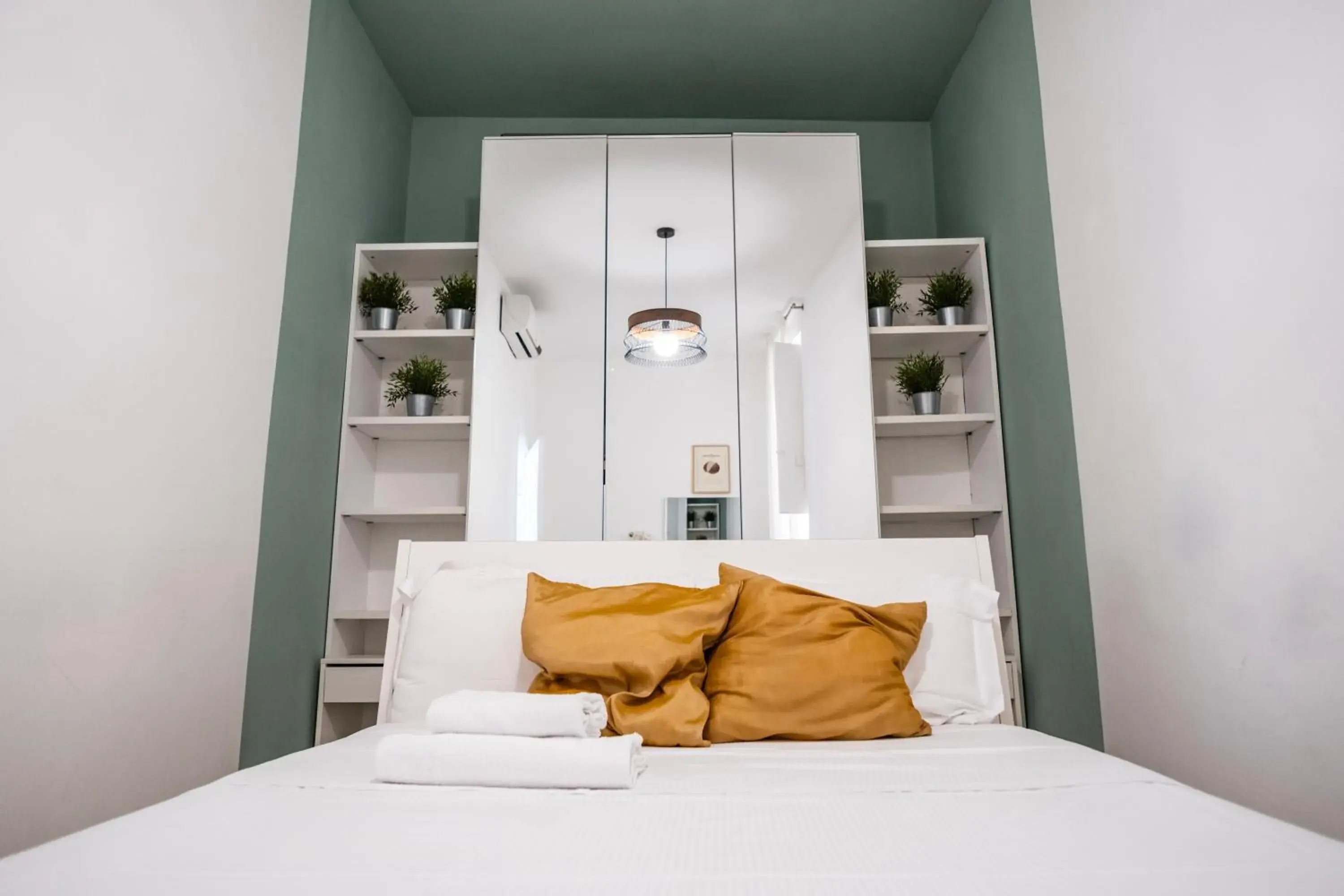 One-Bedroom Apartment in Apartment by the Colosseum - White Chic Flats One-Bedroom Apartment in Apartment by the Colosseum - White Chic Flats
