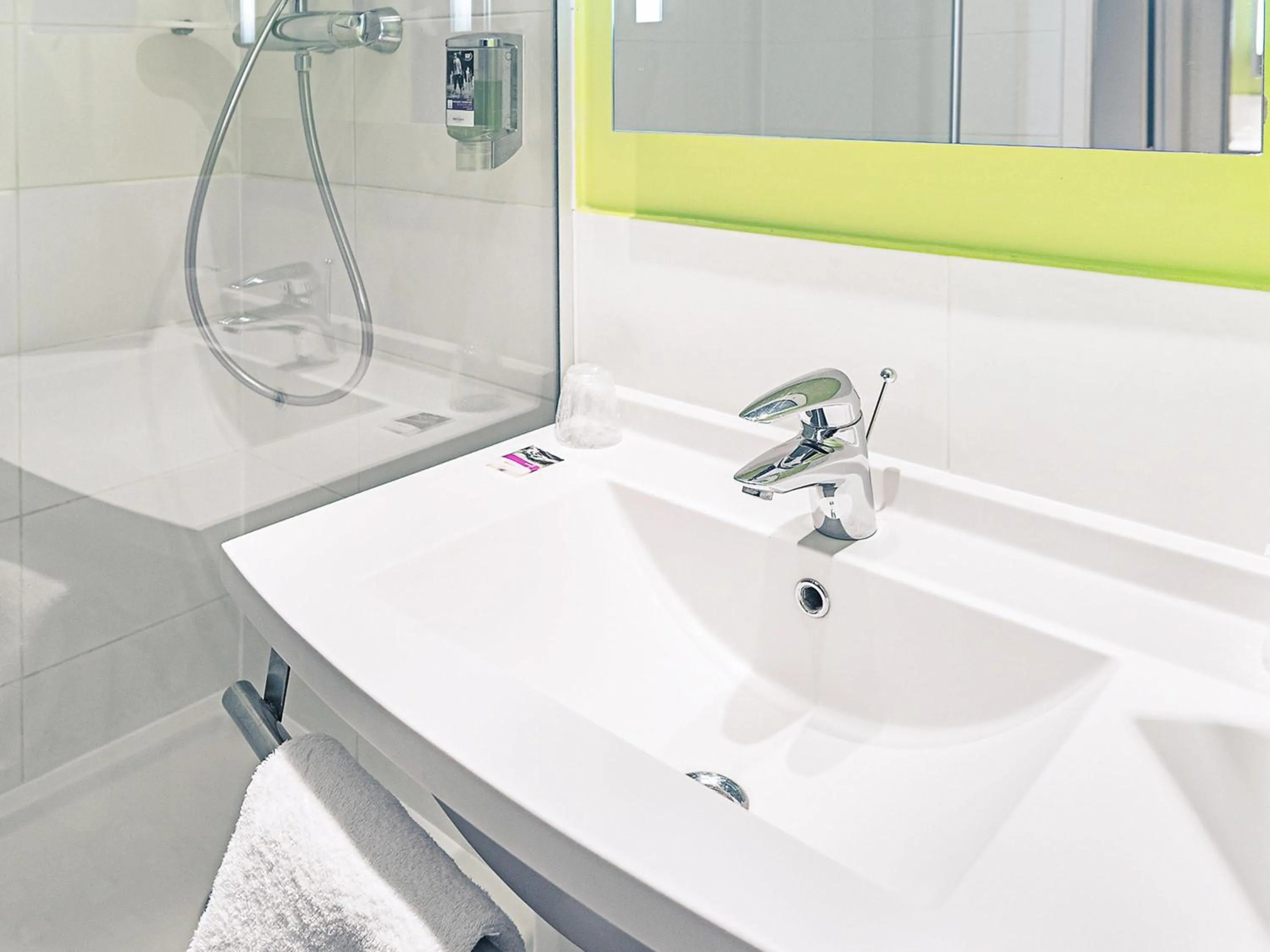 Bedroom in Hôtel Mercure Thionville Centre Porte du Luxembourg